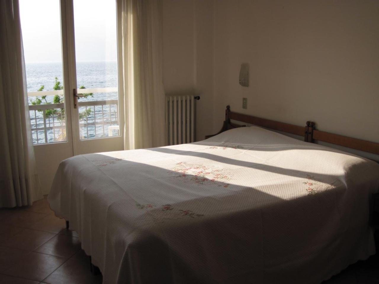 Double or Twin Room with Lake View photo 1