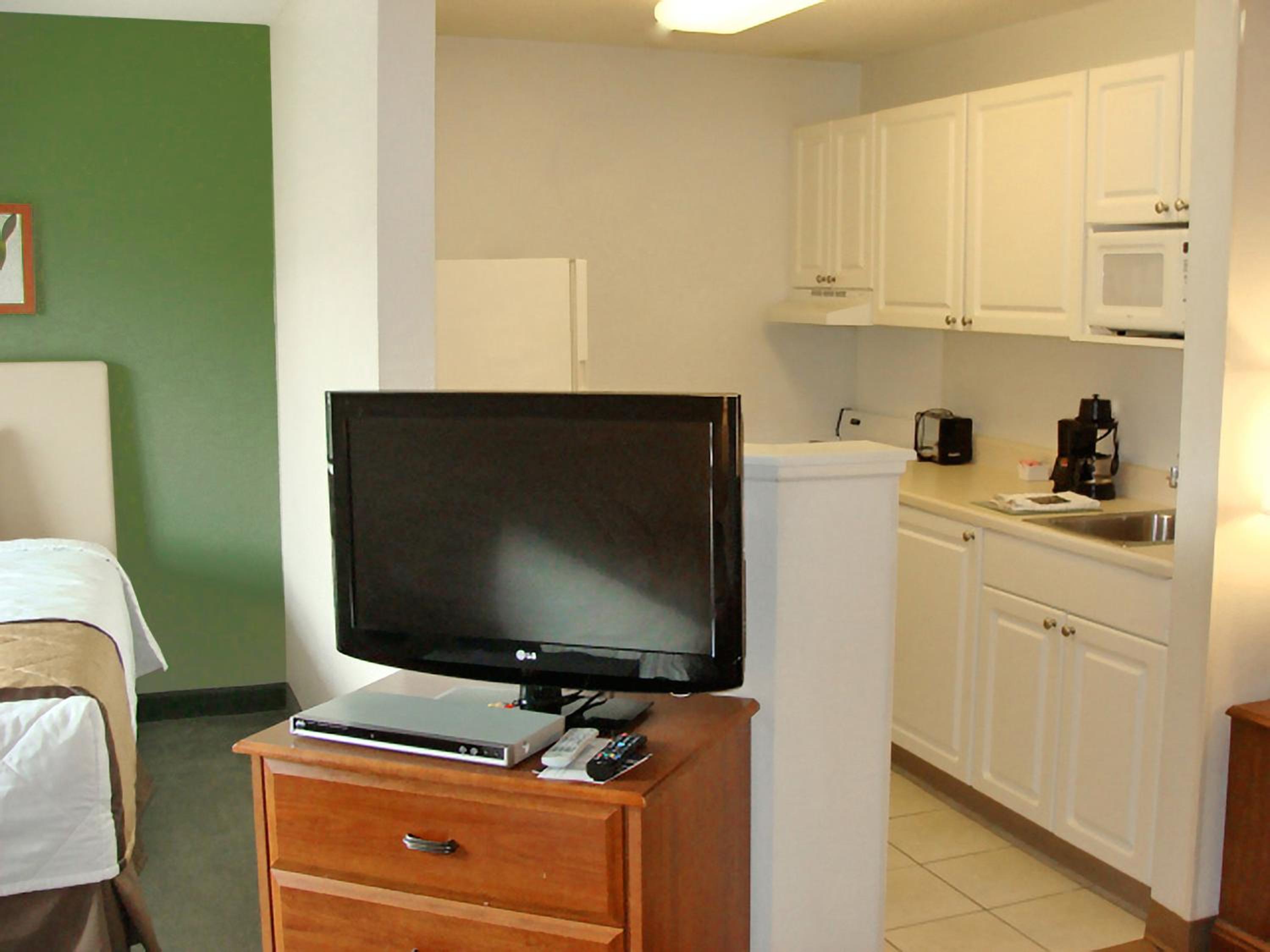 Studio with 2 Queen Beds - Non-Smoking - Photo 4