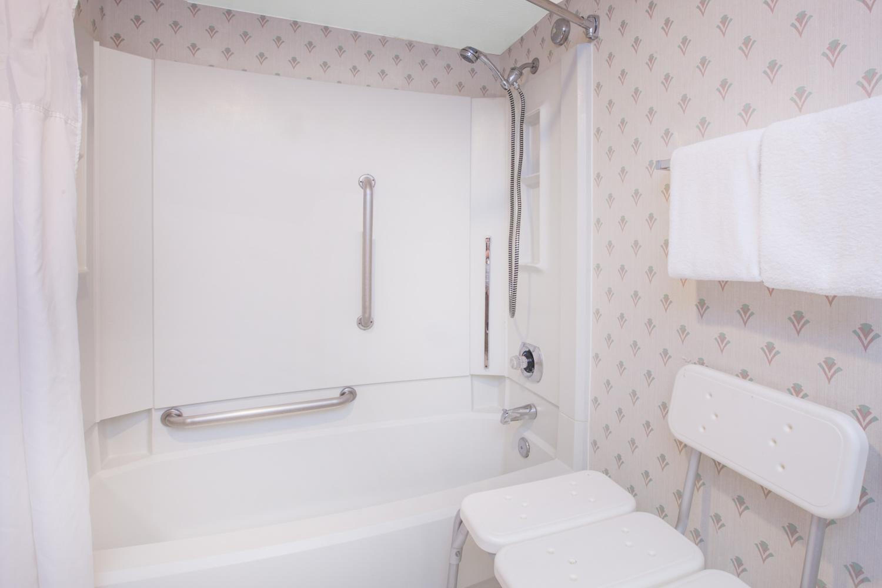 Double Room with Two Double Beds - Mobility Access/Non-Smoking - Photo 2