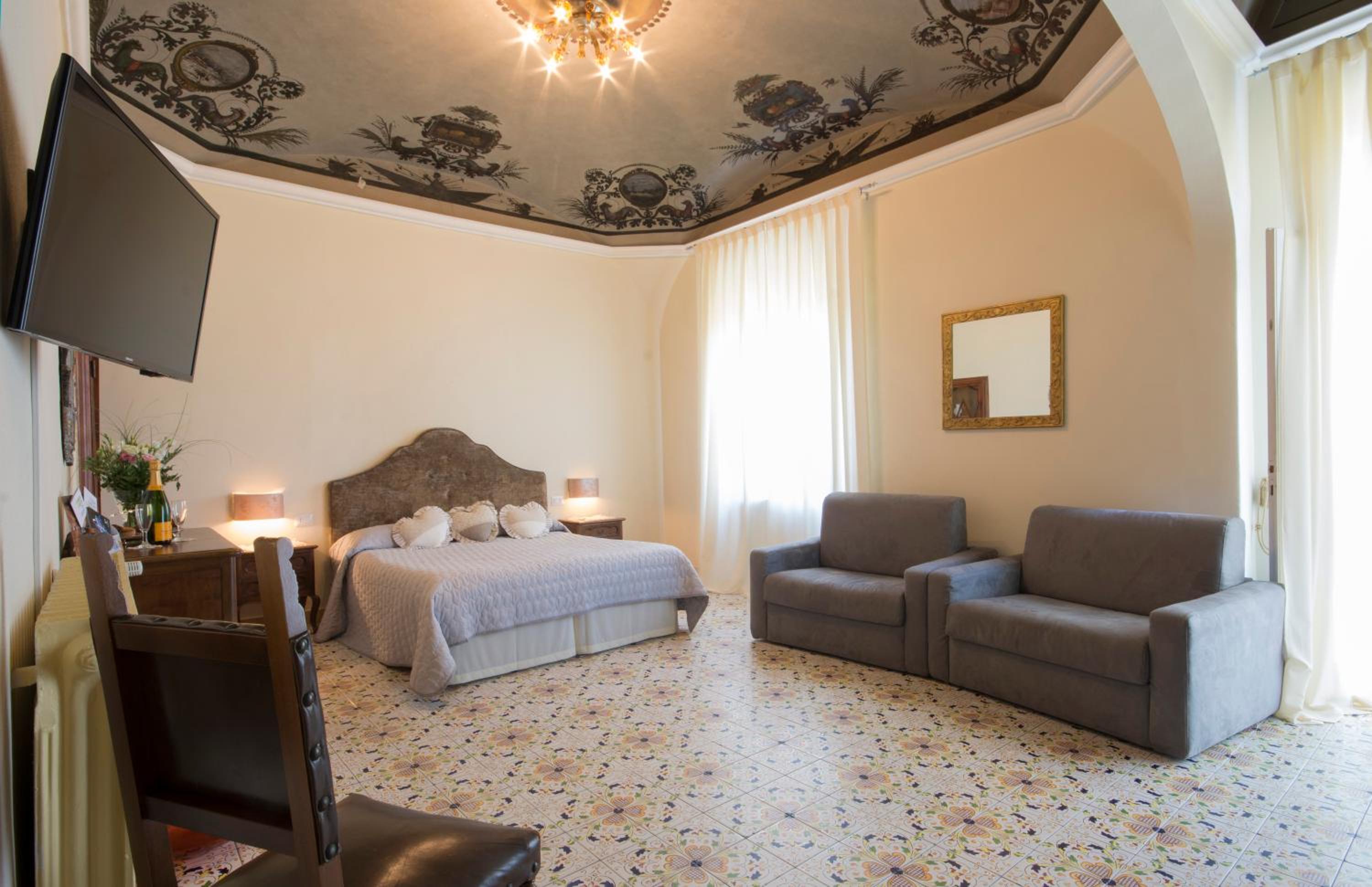 Family Room (2 Adults + 2 Children)