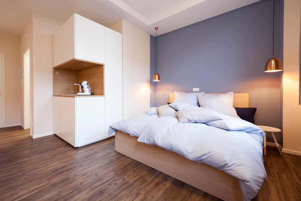 One-Bedroom Apartment - Photo 4