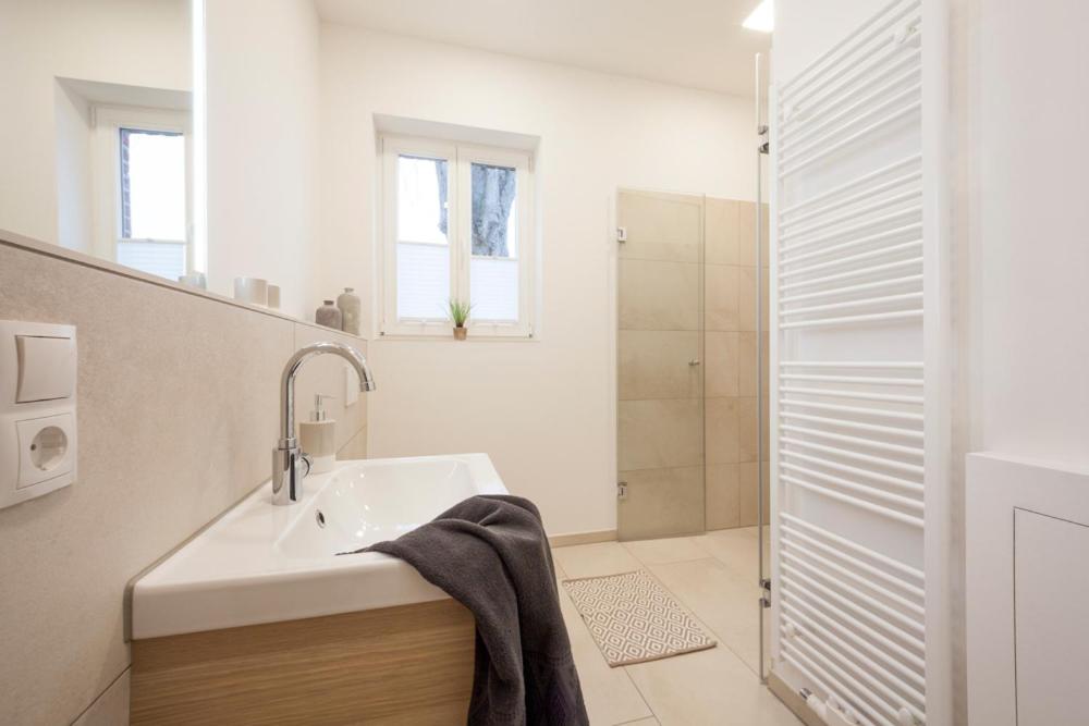 One-Bedroom Apartment - Photo 3