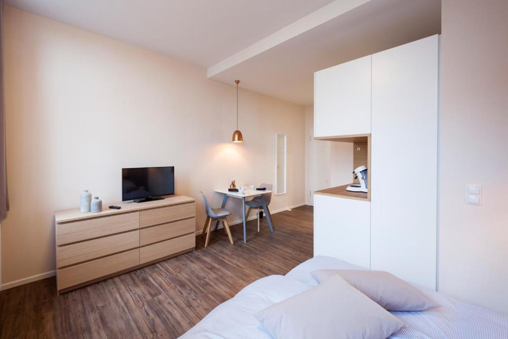 One-Bedroom Apartment - Photo 2