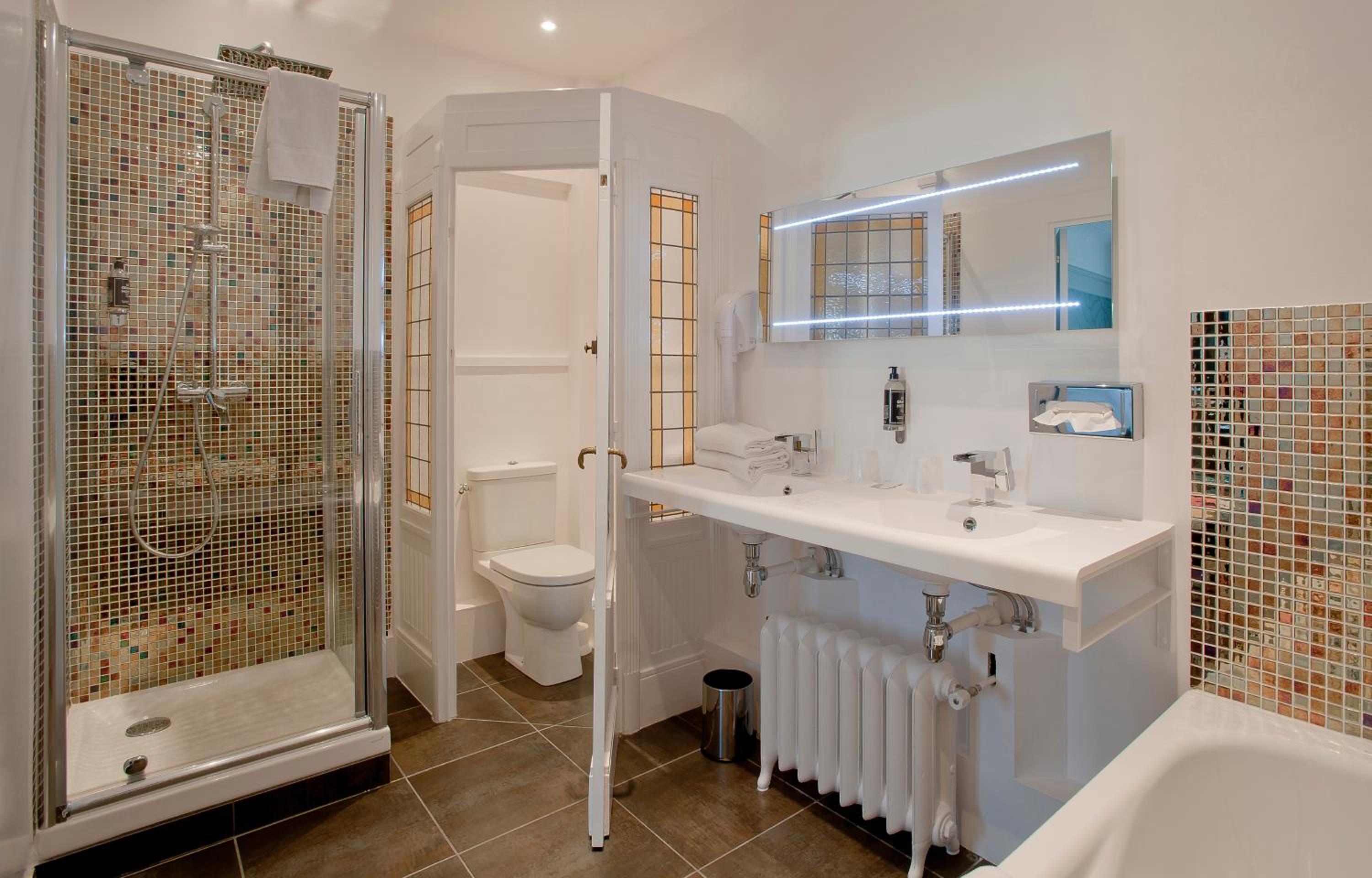Premium Double or Twin Room - Photo 4