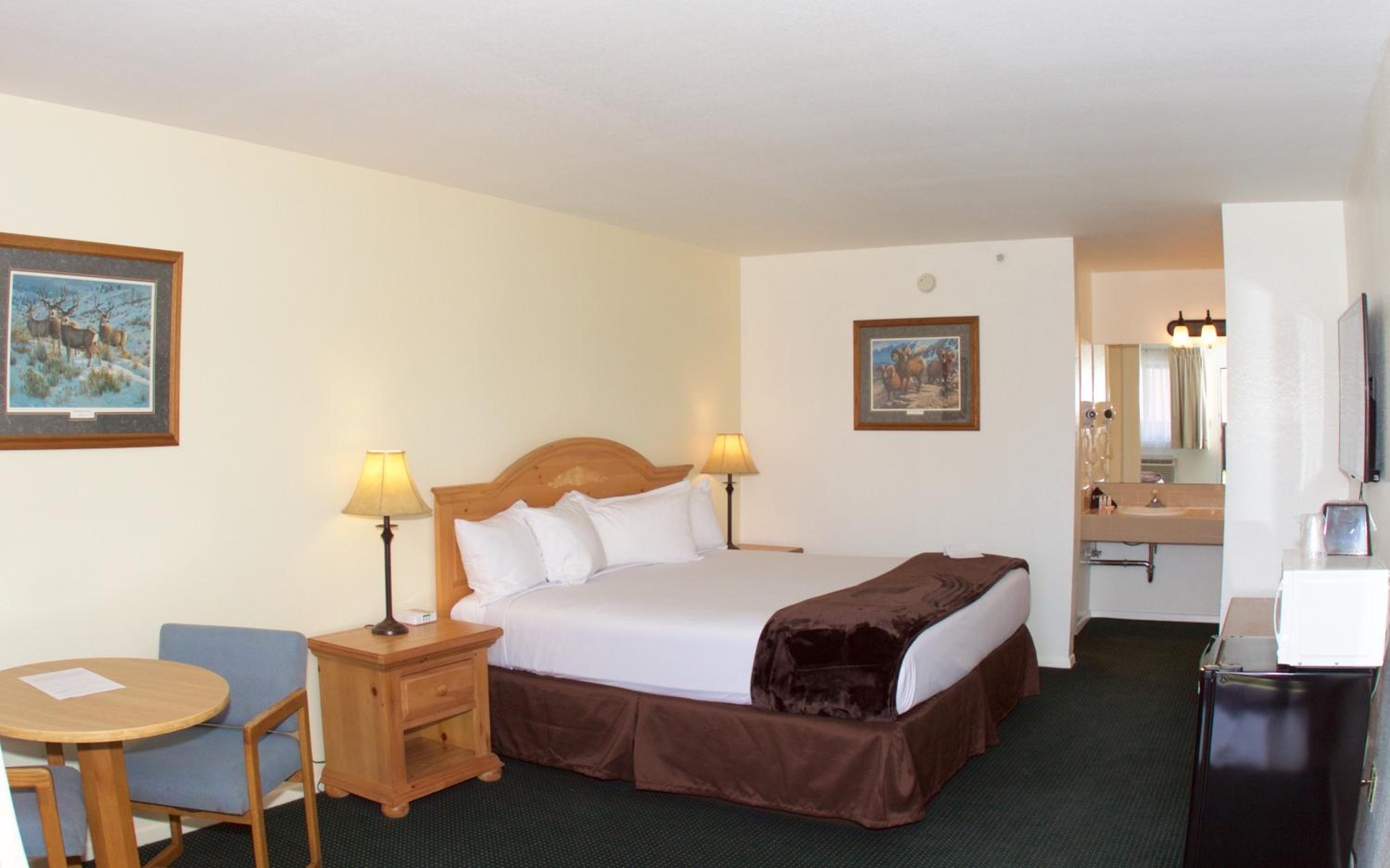 King Room - Non-Smoking - Photo 2