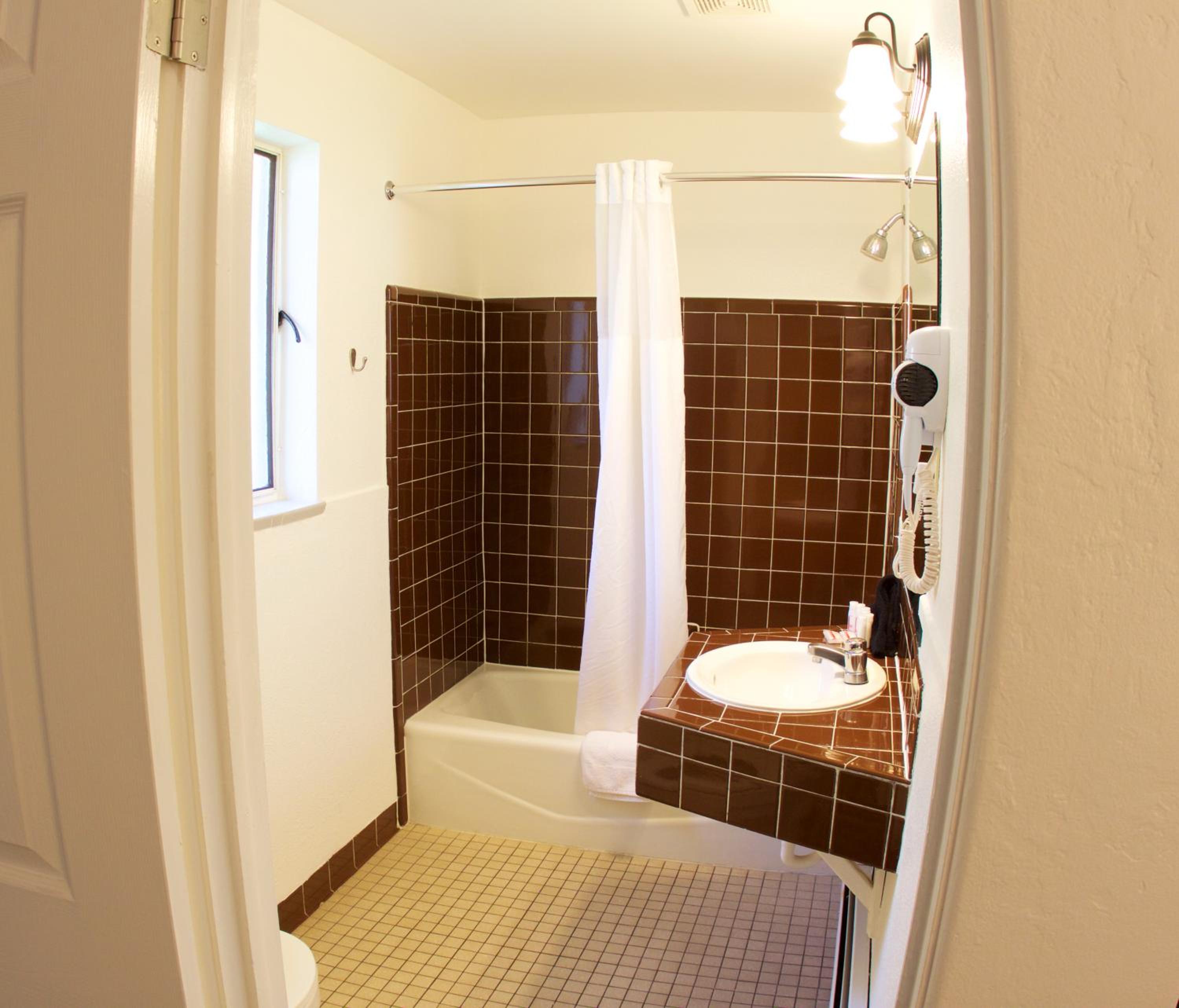 Queen Room - Non-Smoking - Photo 2