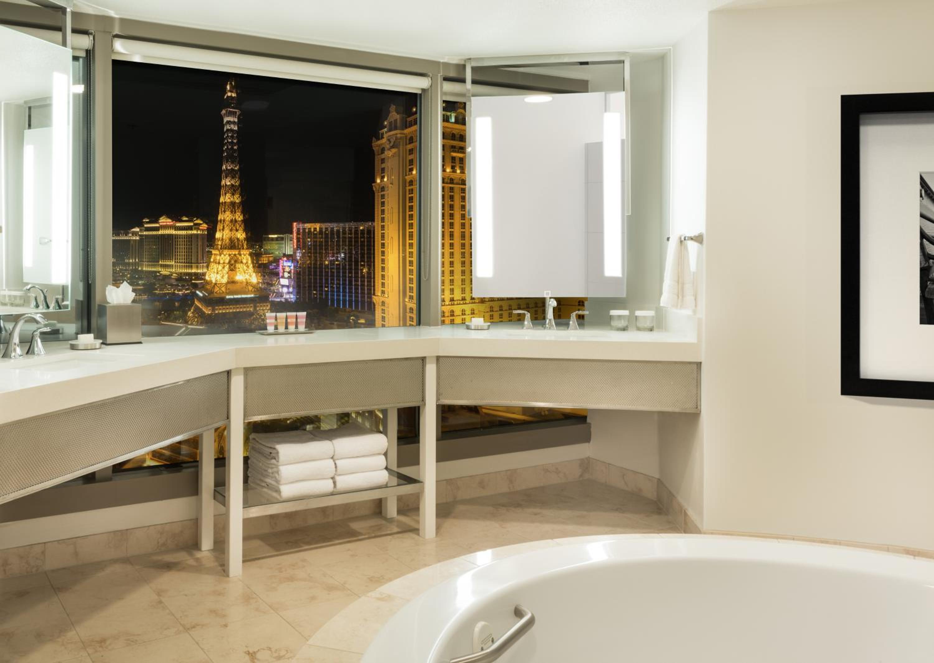 Ultra Hip Strip Suite, 1 King, Non-Smoking - Photo 5