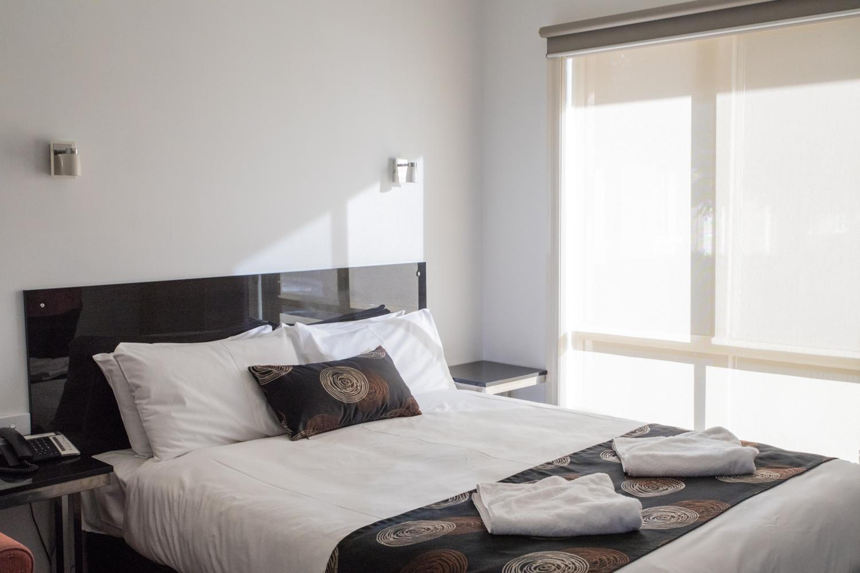 Deluxe Queen Room - Photo 5
