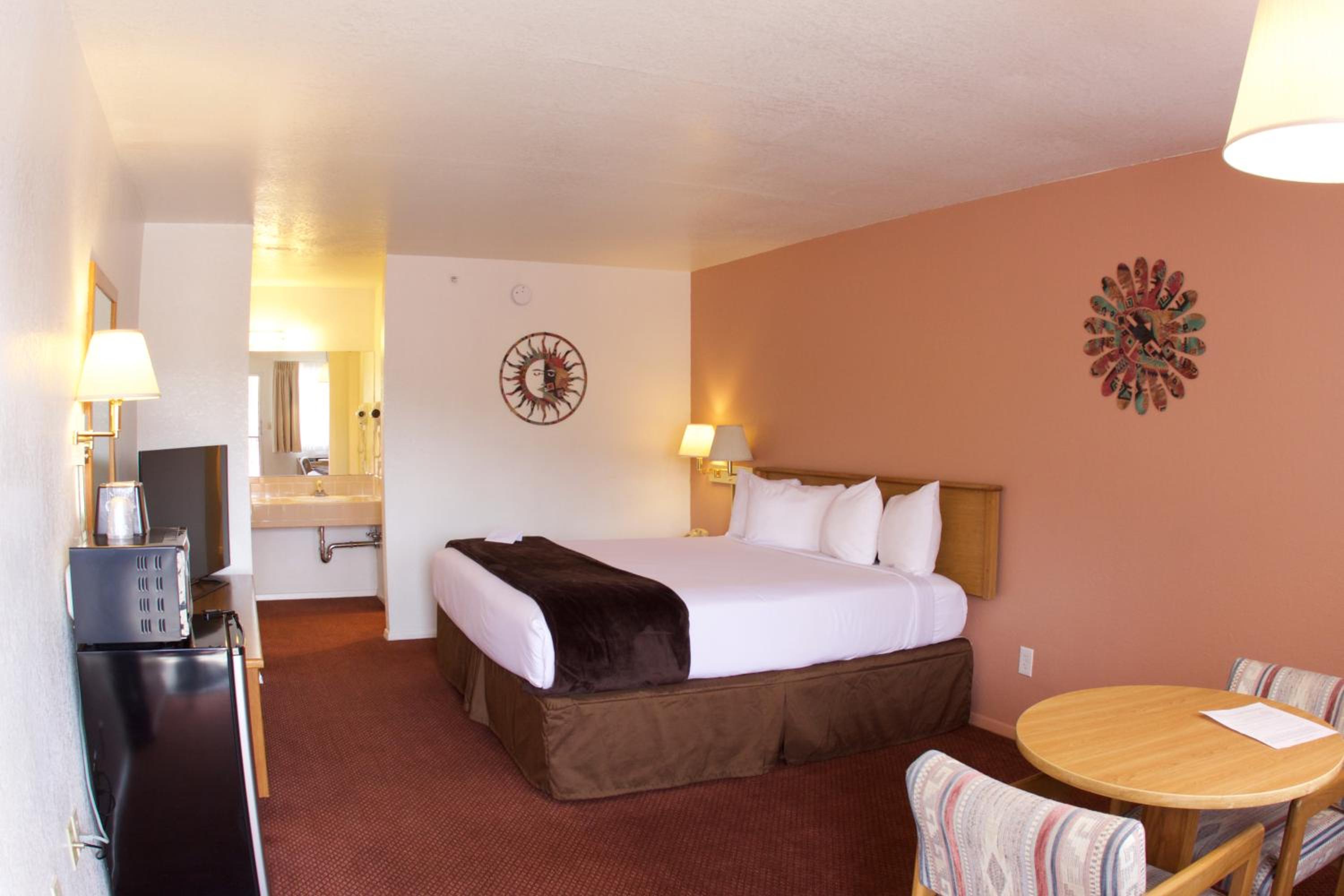 King Room - Non-Smoking - Photo 30
