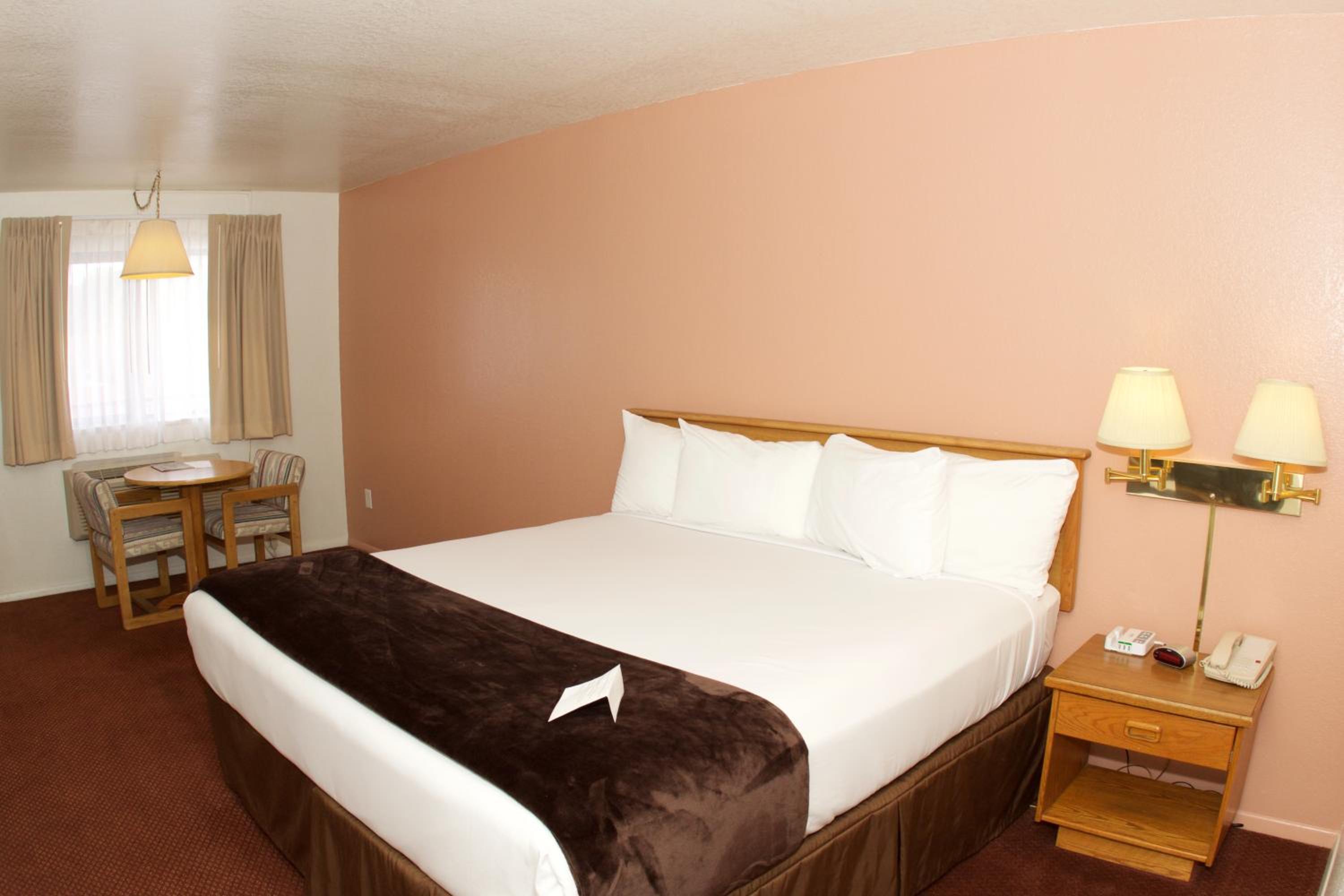 King Room - Non-Smoking - Photo 15