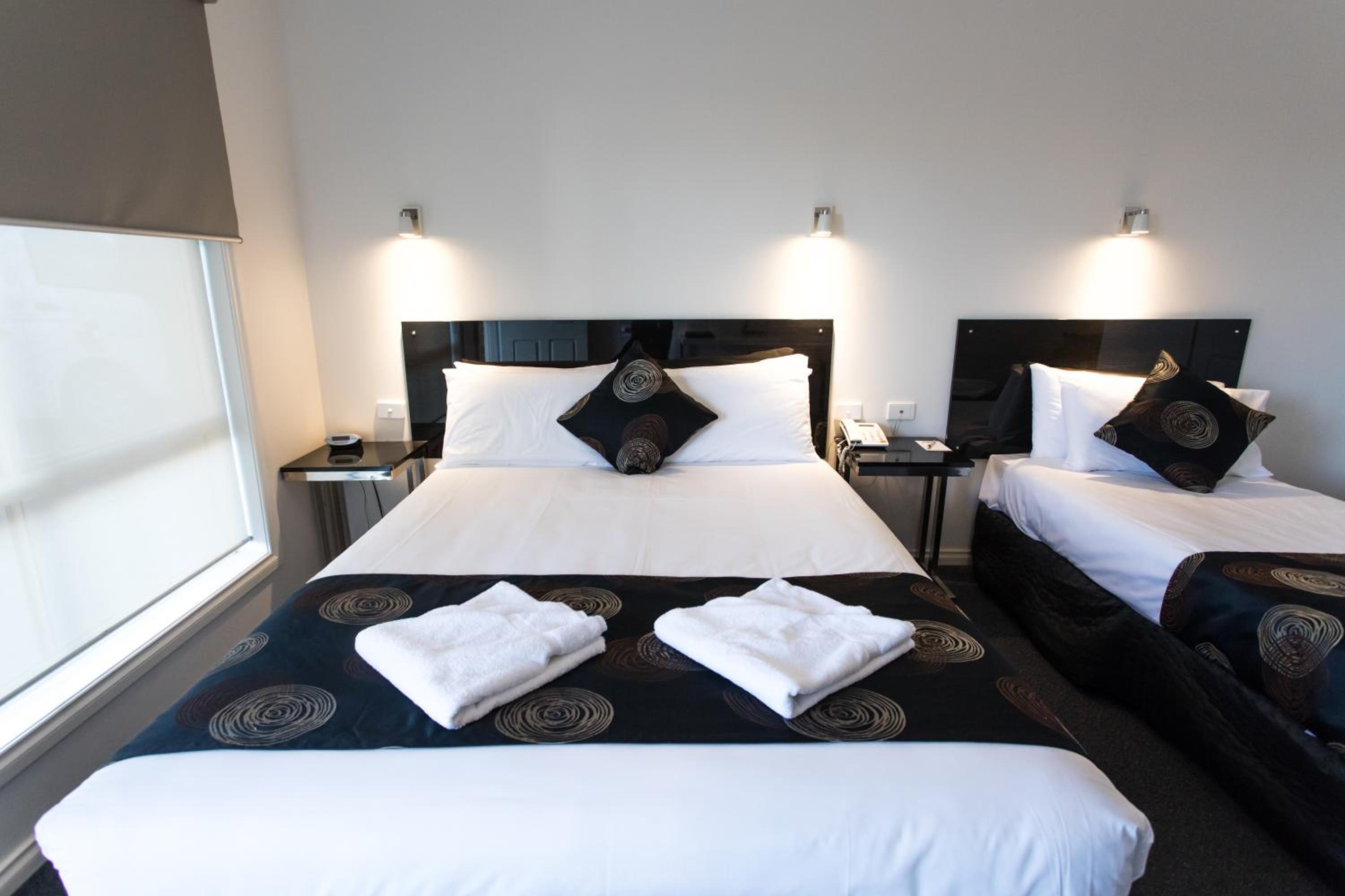 Deluxe Twin Room - Photo 10
