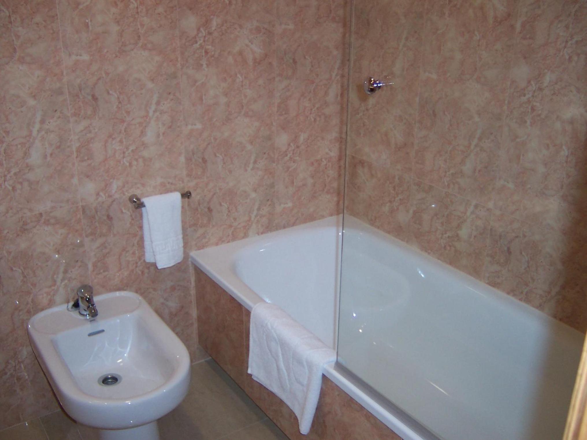 Double Room with Balcony - Photo 3