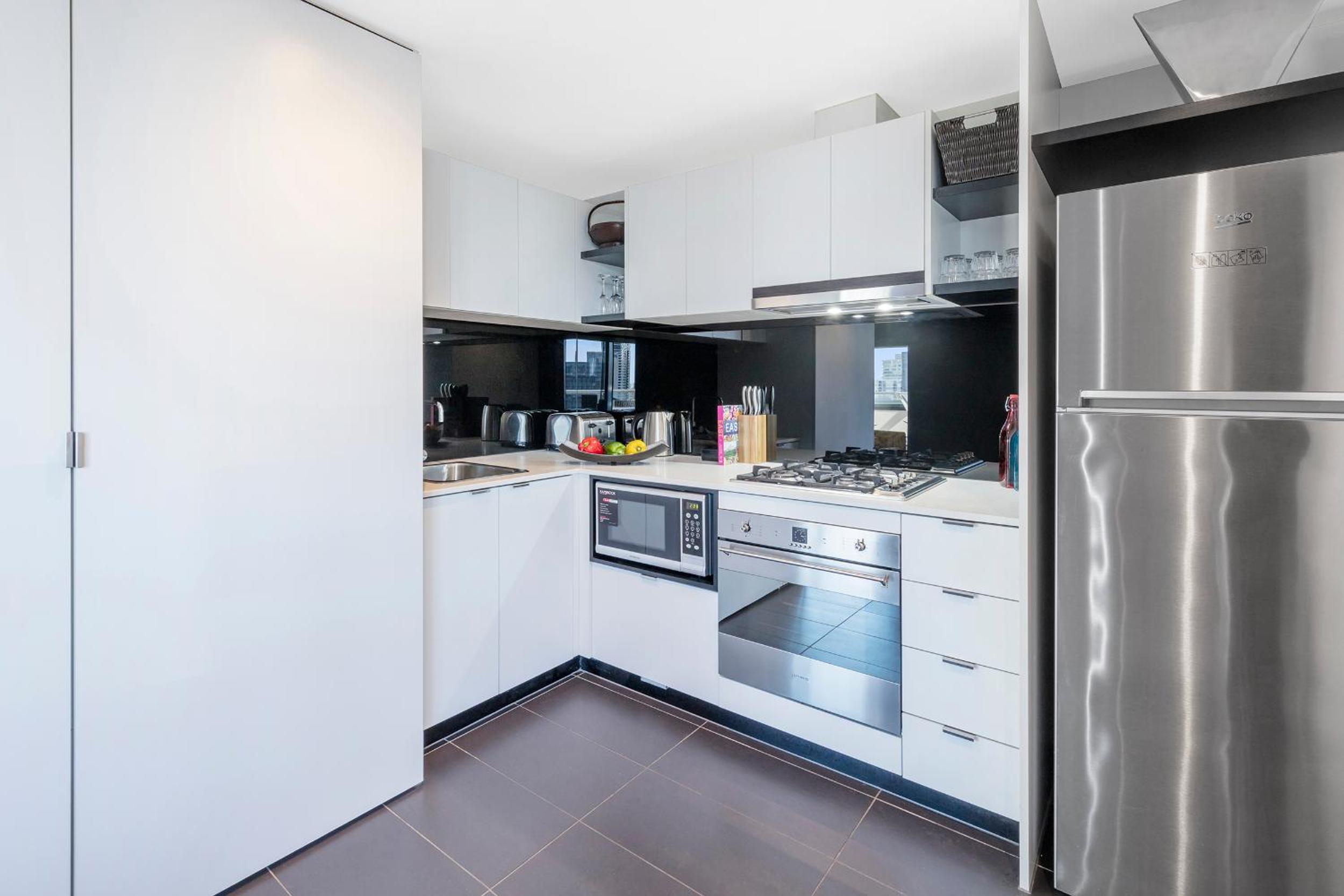 Two-Bedroom Standard Apartment with 4 Single Beds photo 3