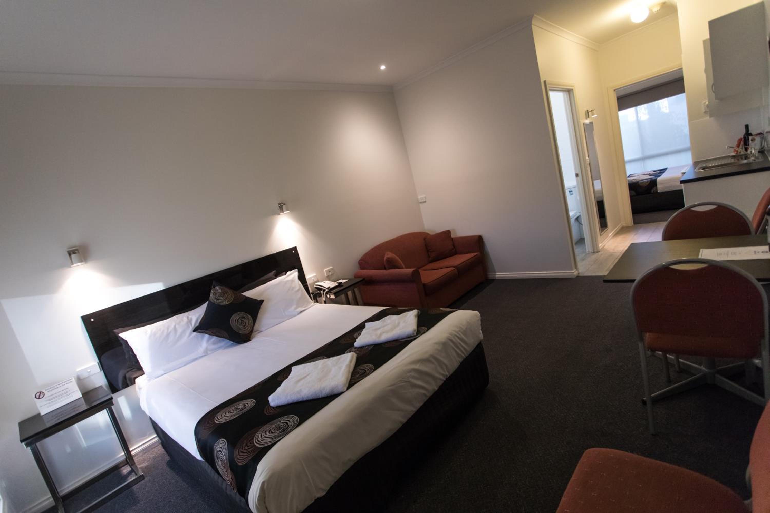 Deluxe Family Room - Photo 7