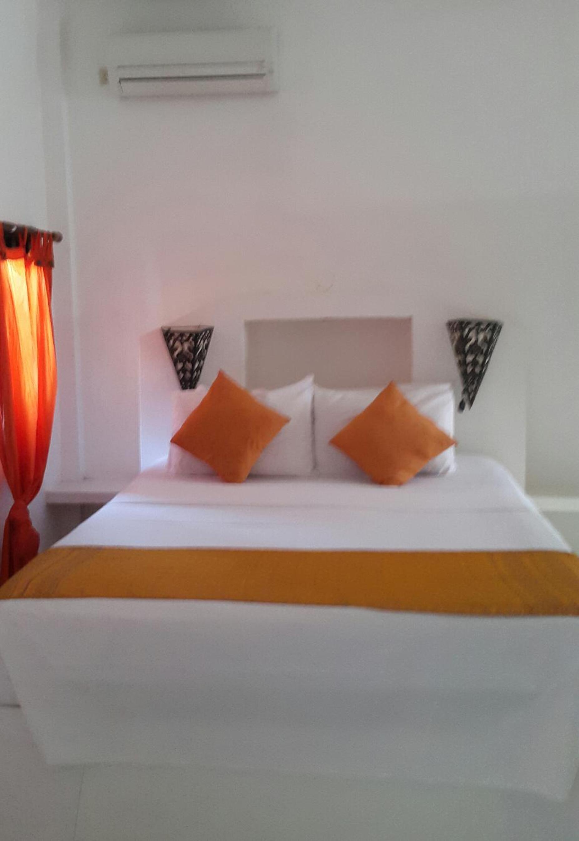 Apartment with Terrace - Photo 2