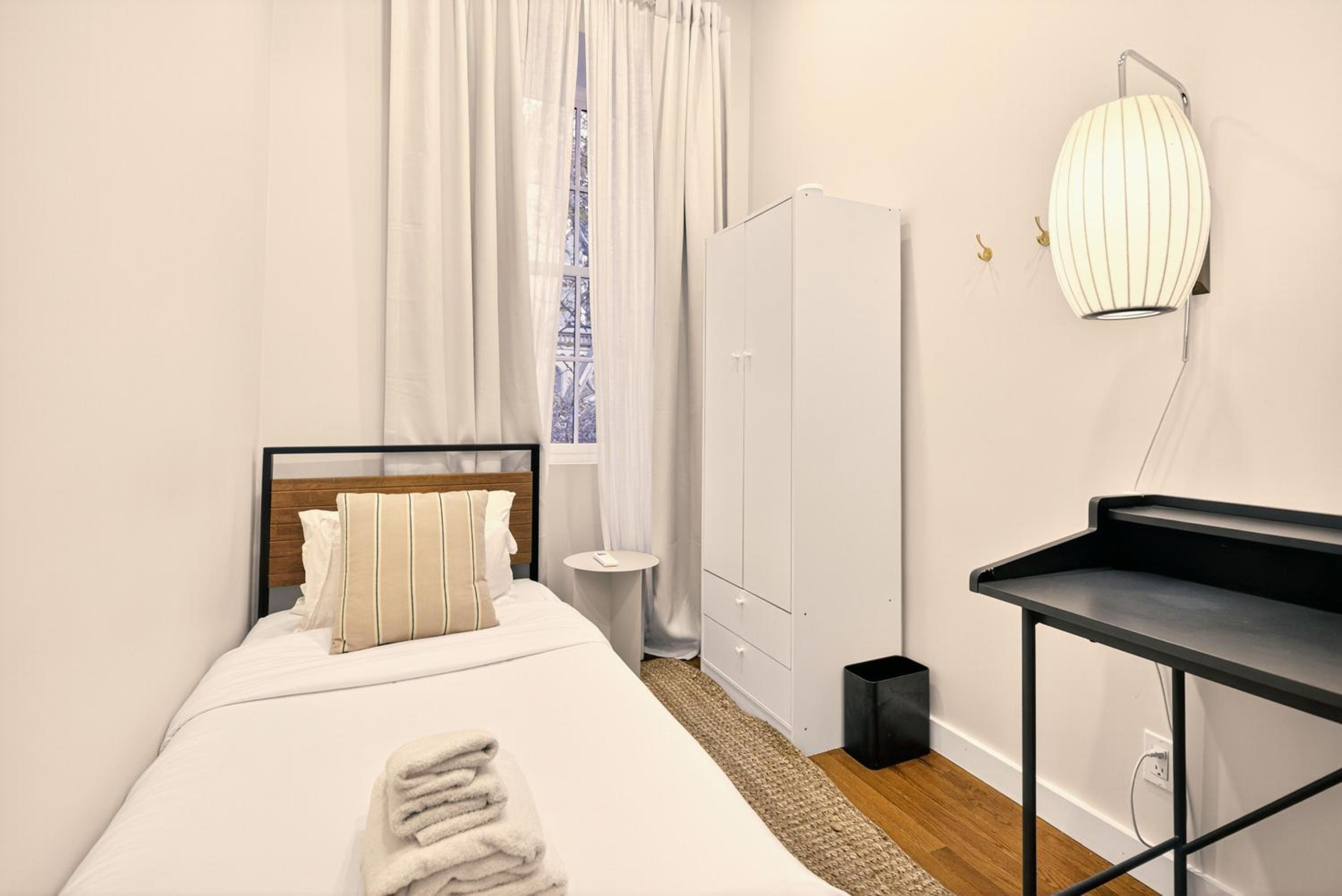 Single Room with Shared Bathroom photo 2