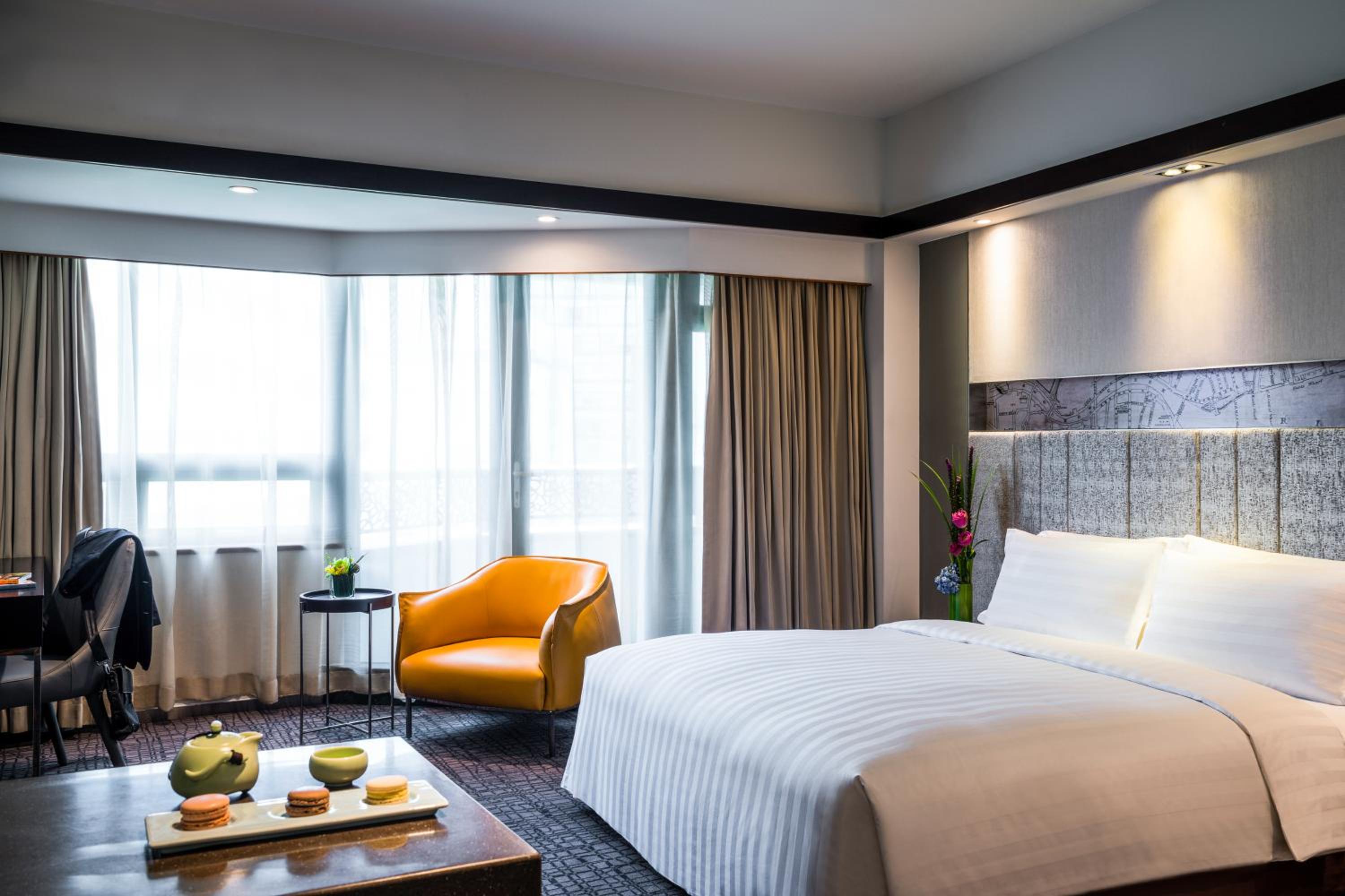 Deluxe King Room with City View(Washing Machine+ Smart Toilet) photo 1