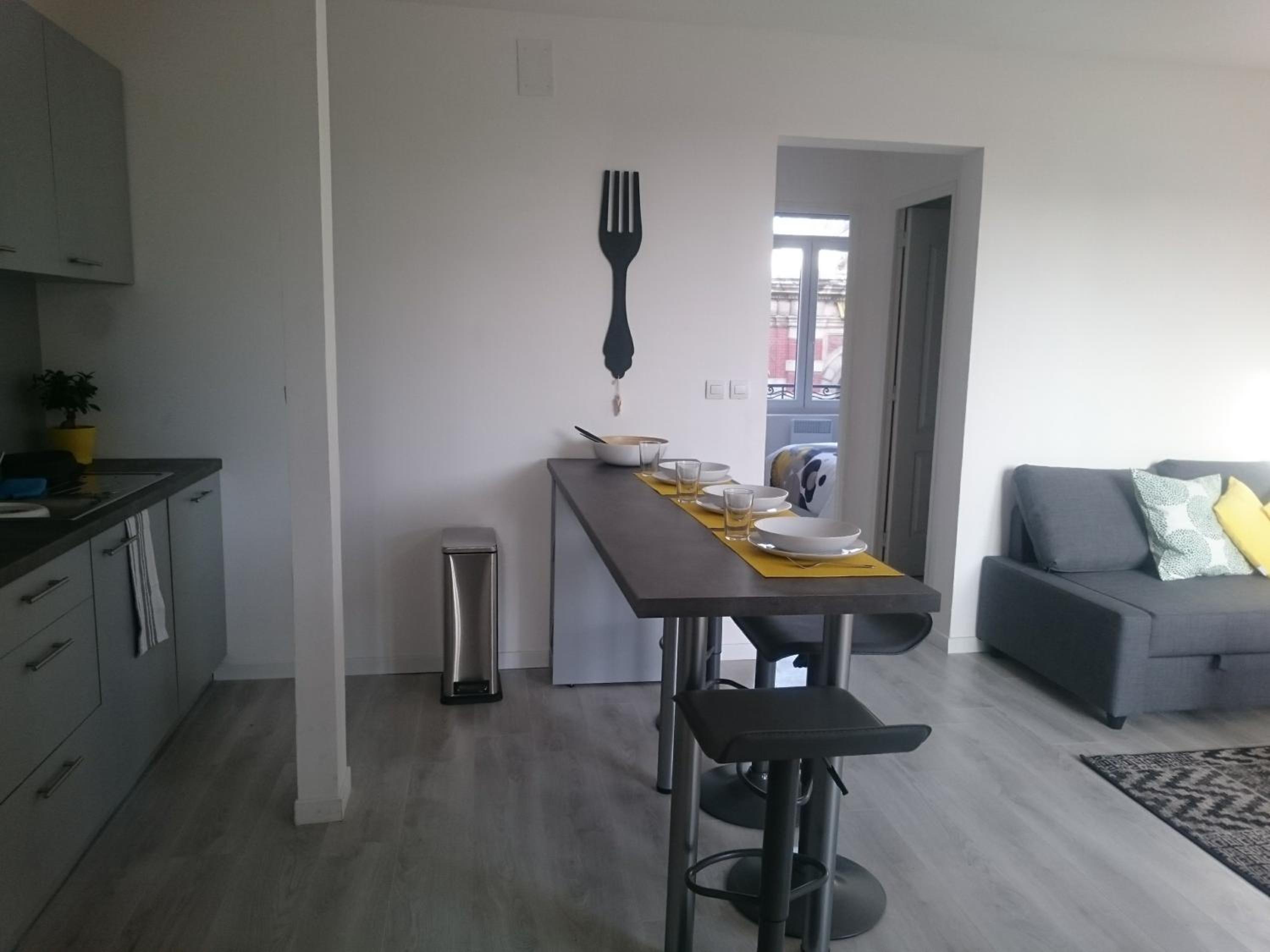 Apartment with Balcony photo 2