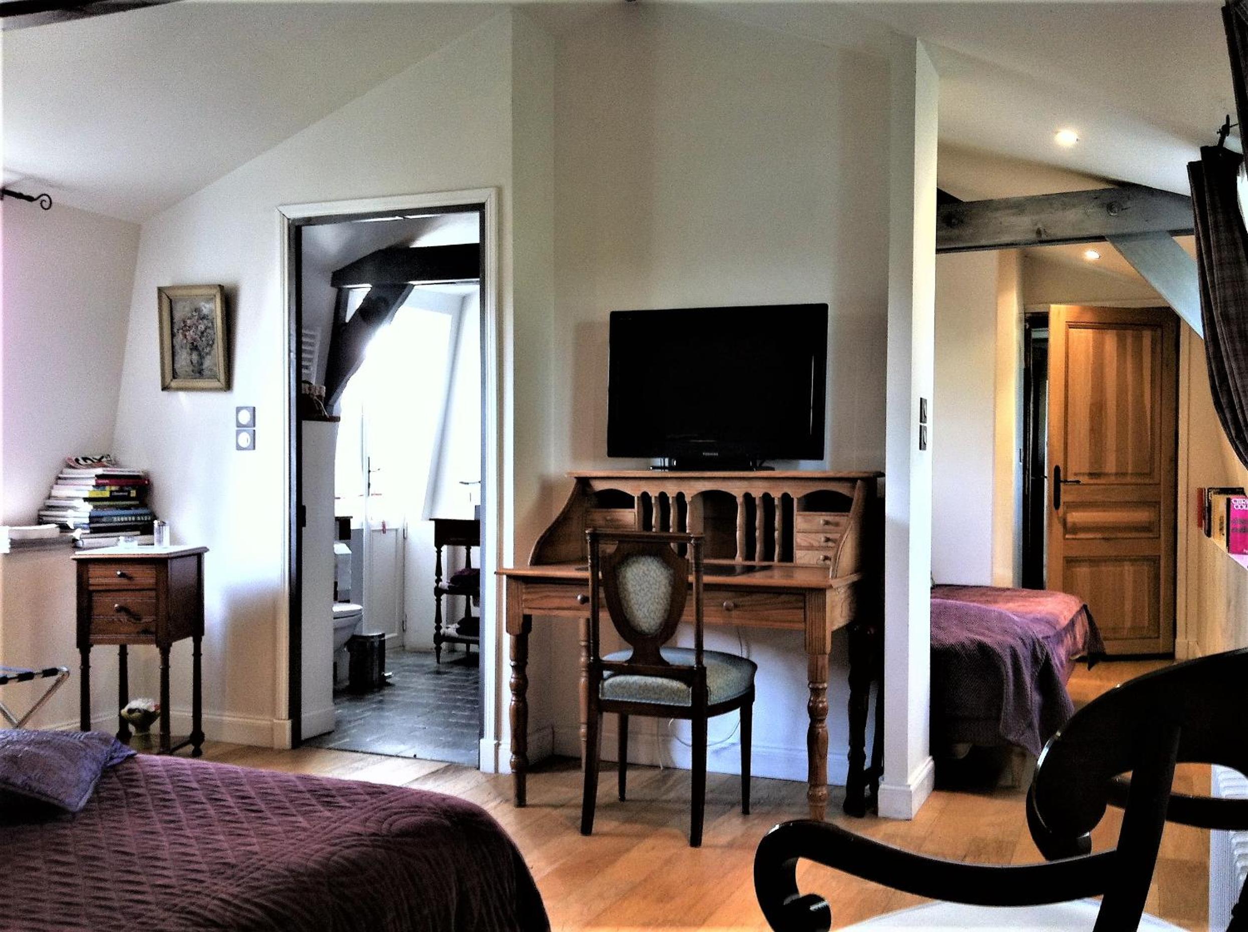 Triple Room with Bath- Cerisier photo 3