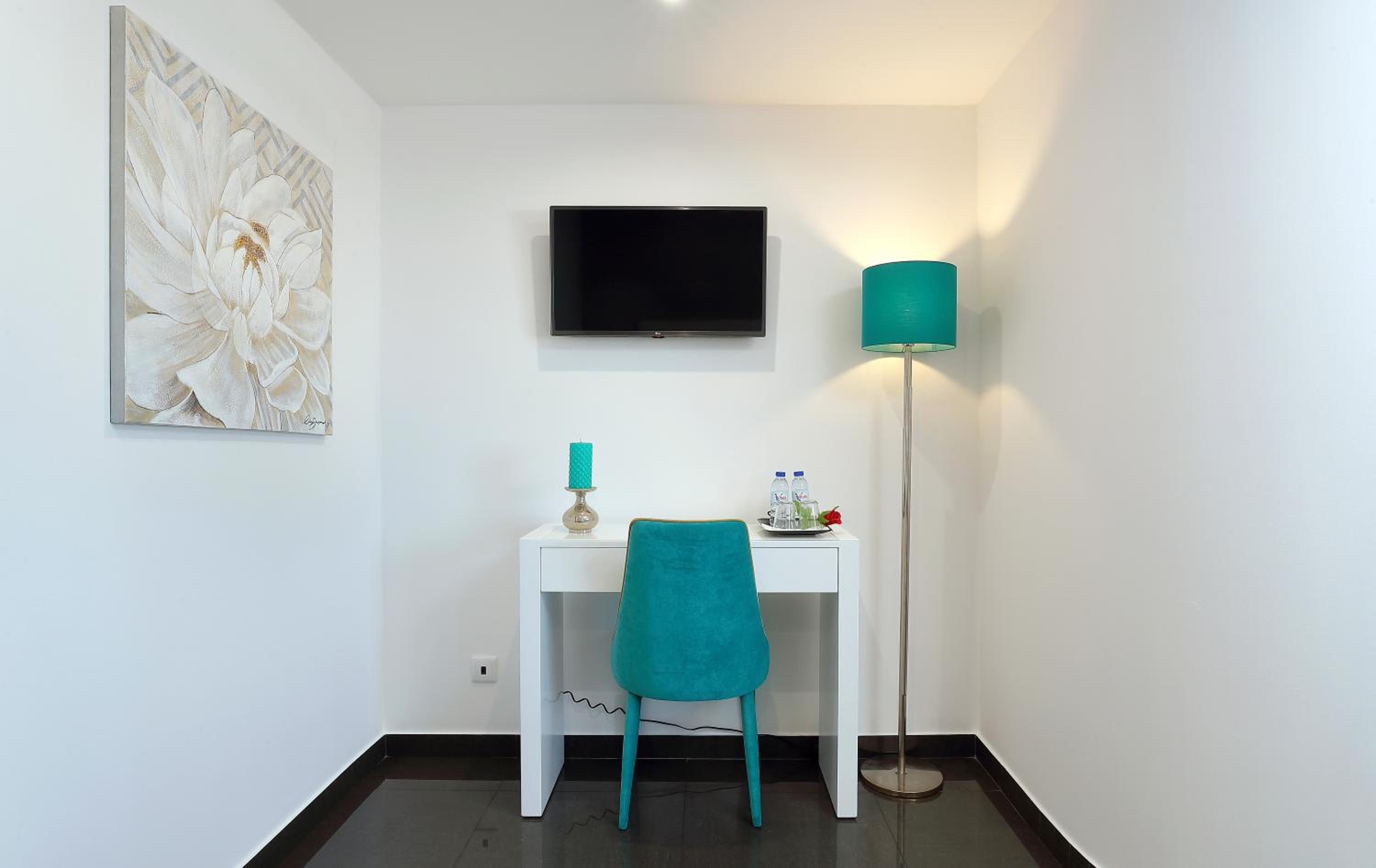 Standard Suite - Photo 3