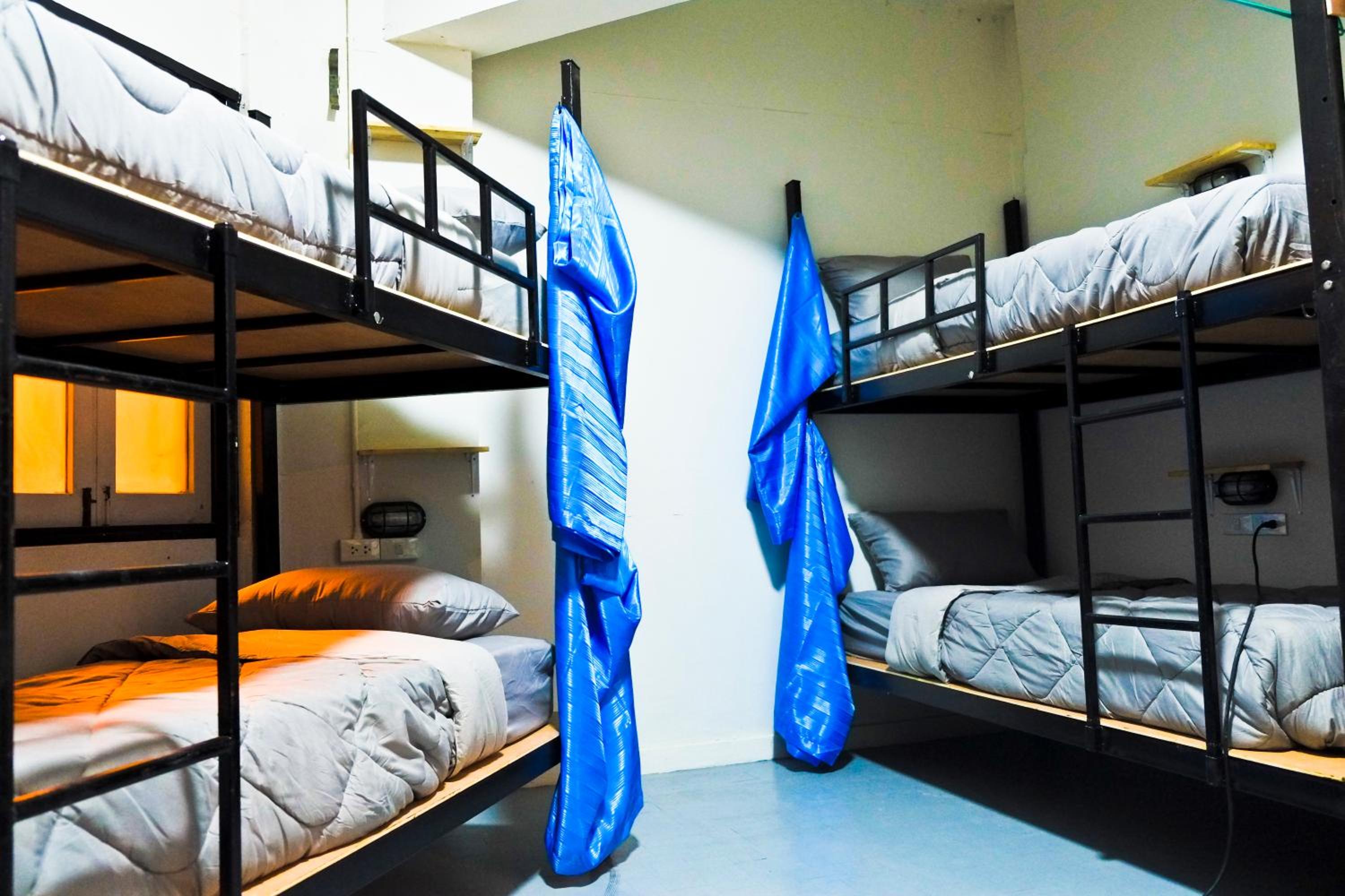 6-Bed Mixed Dormitory Room photo 2