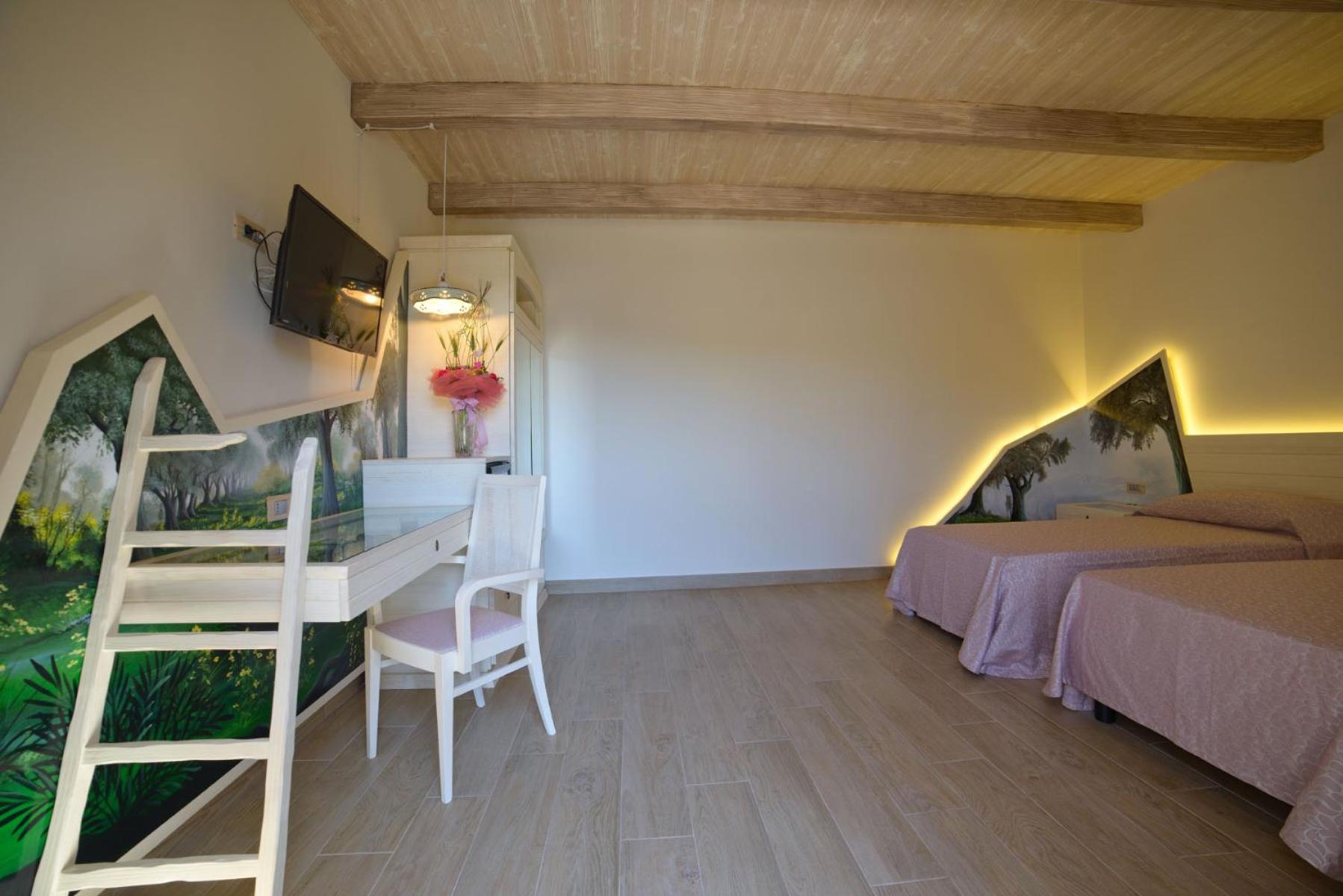 Double or Twin Room with Garden View photo 2