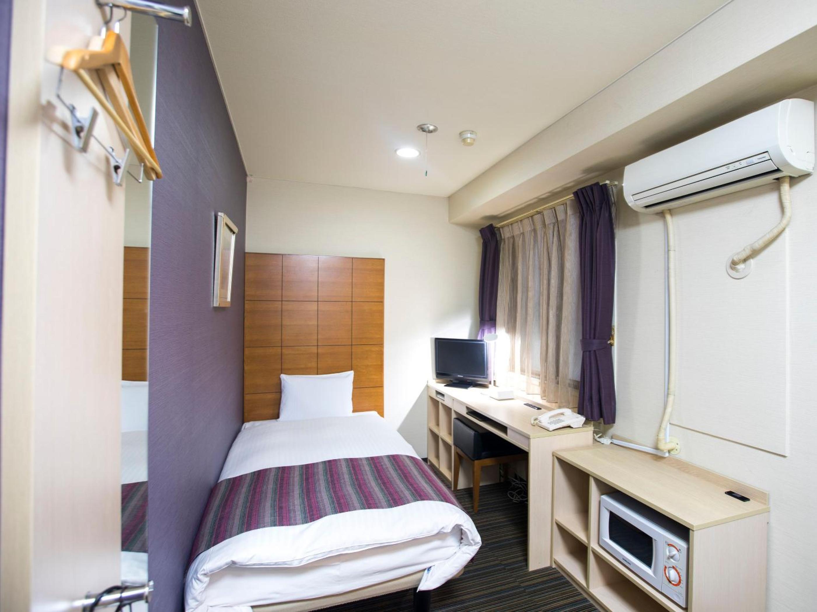 Single Room - Smoking - Long Stay - House Keeping is Optional with Additional Cost photo 2