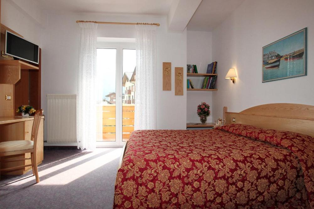 Double or Twin Room photo 3