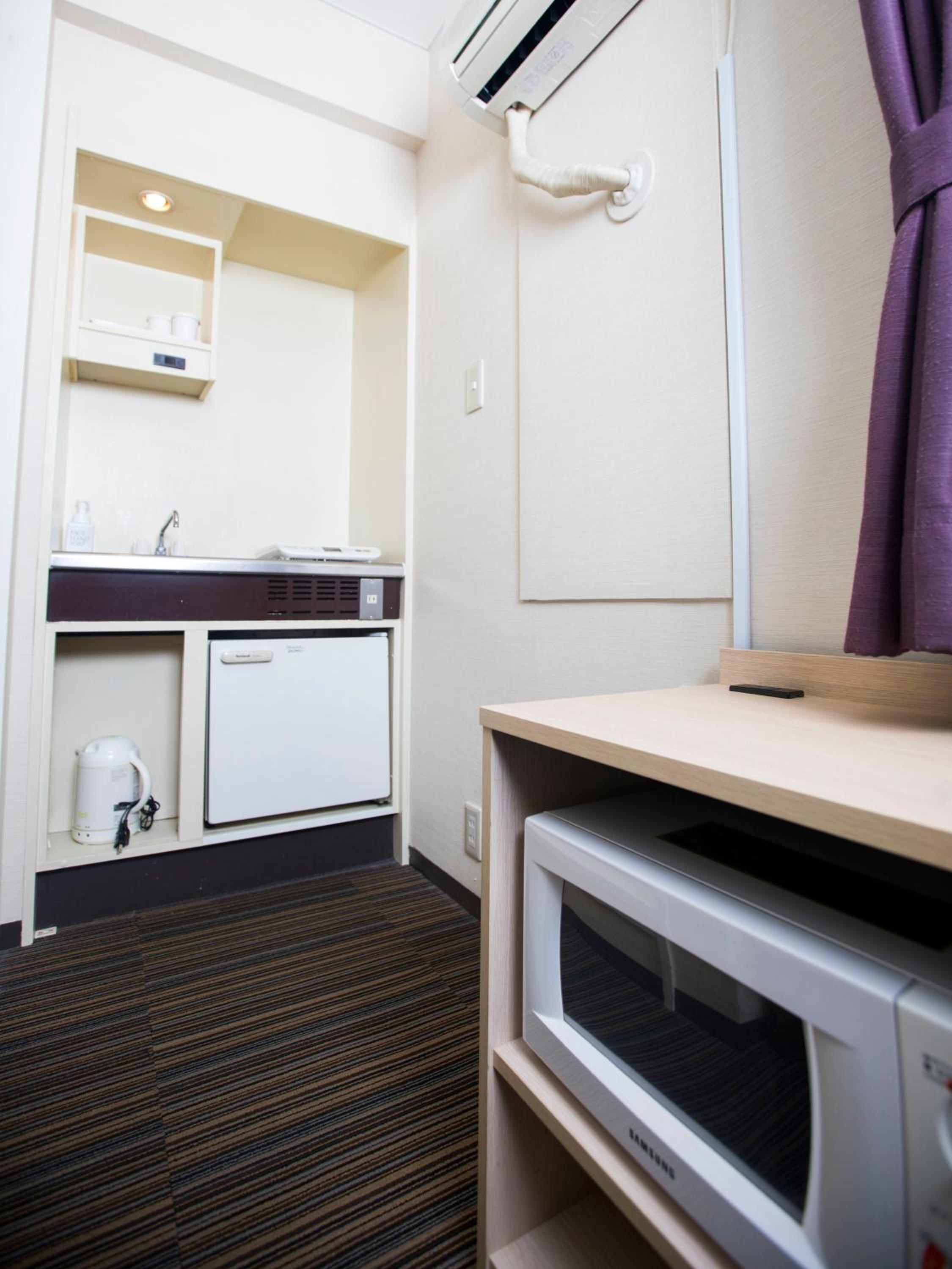 Double Room with Small Double Bed - Smoking - Long Stay - House Keeping is Optional with Additional Cost photo 3
