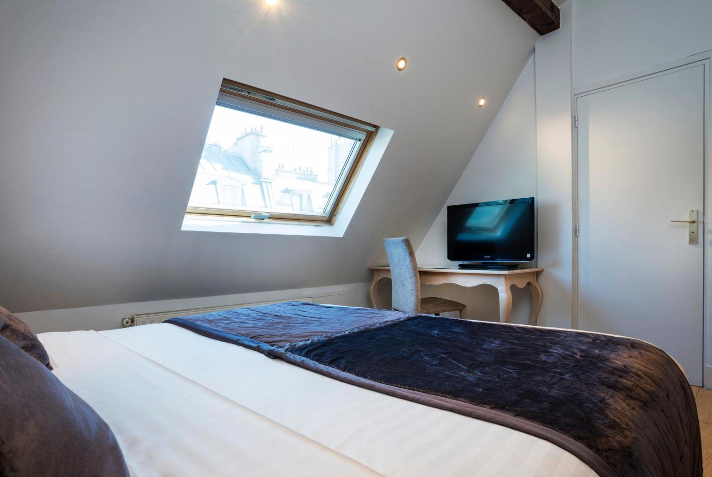 Superior Double or Twin Room photo 3