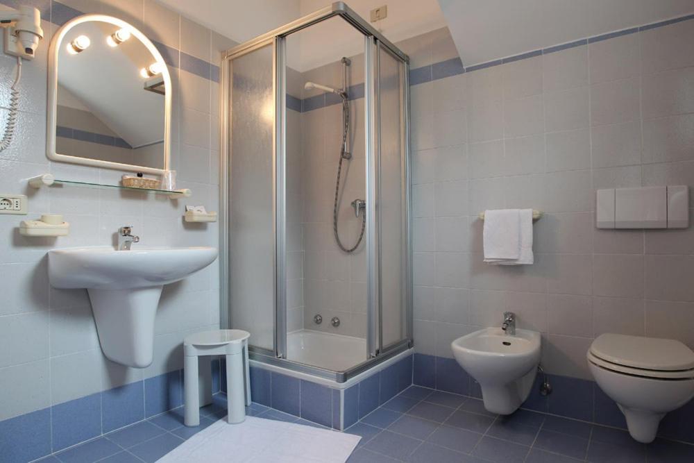 Double or Twin Room photo 2