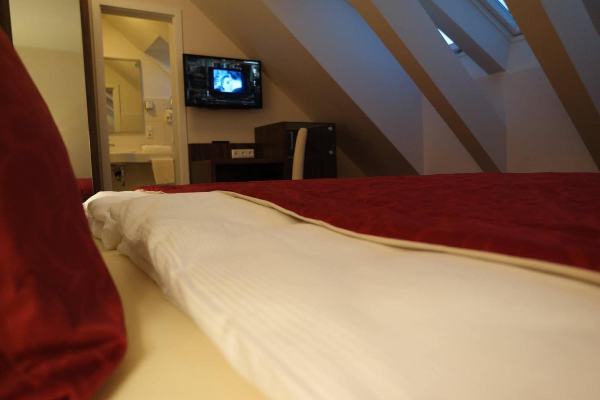 Standard Double Room - Photo 2
