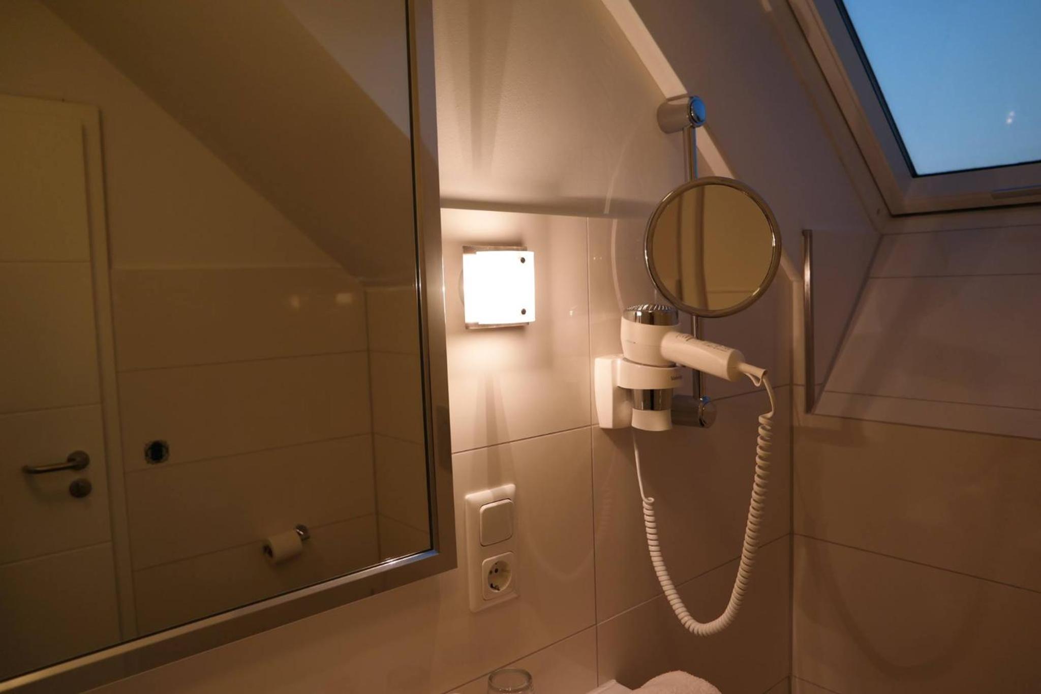 Standard Double Room - Photo 19