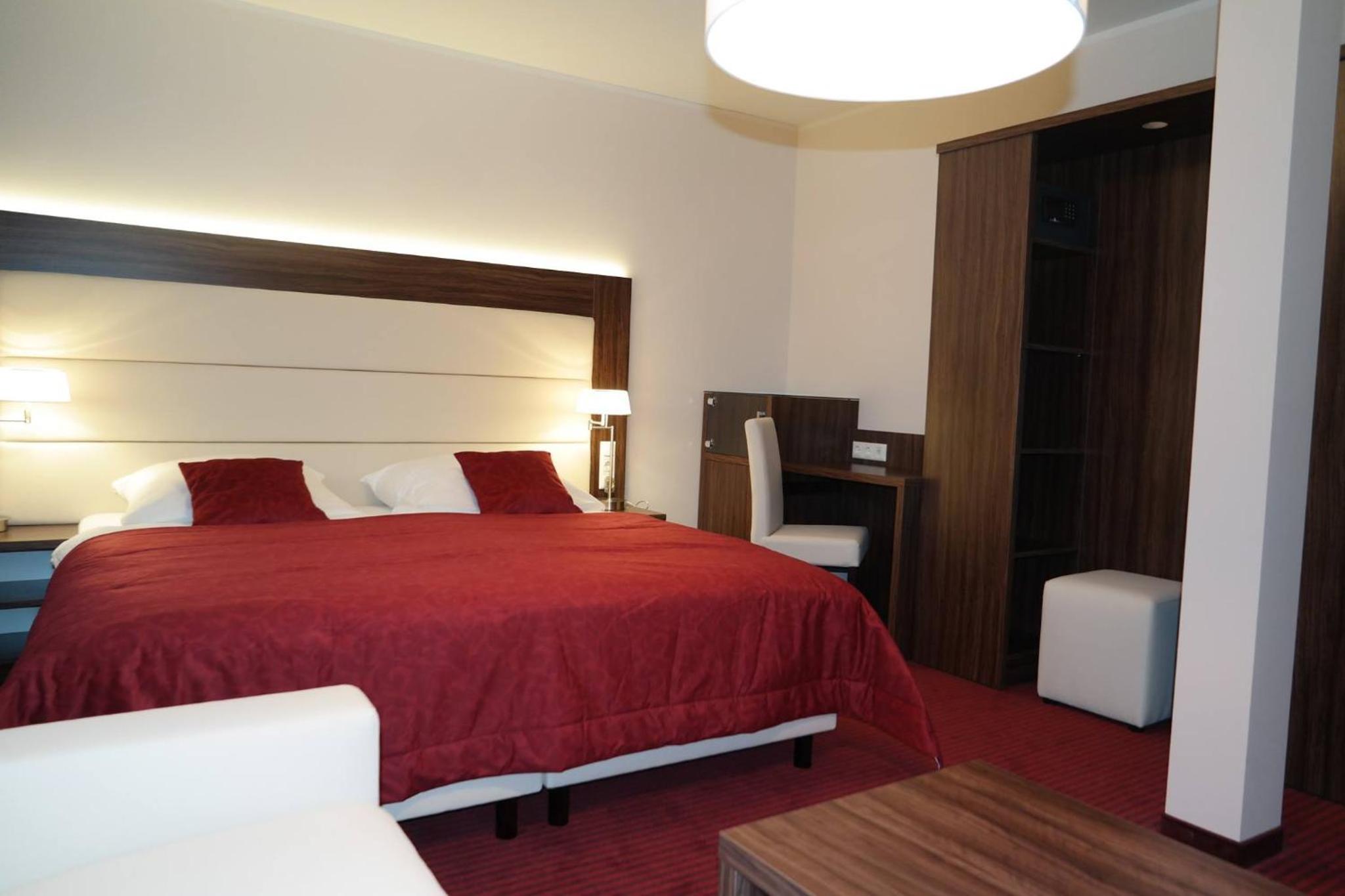 Standard Double Room - Photo 16