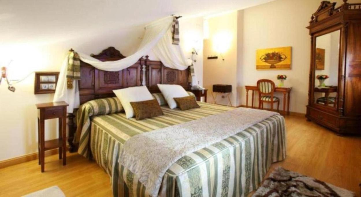 Deluxe Double Room with Spa Bath  - Photo 1