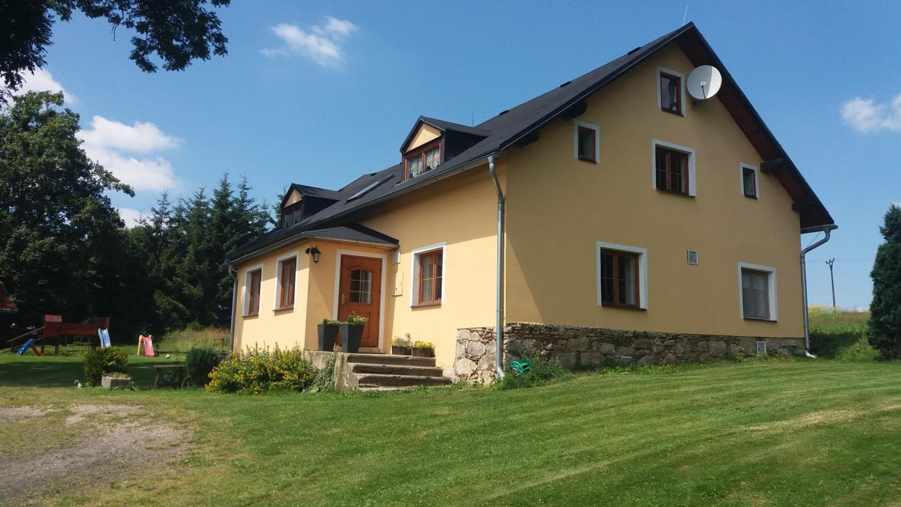 Three-Bedroom House photo 2