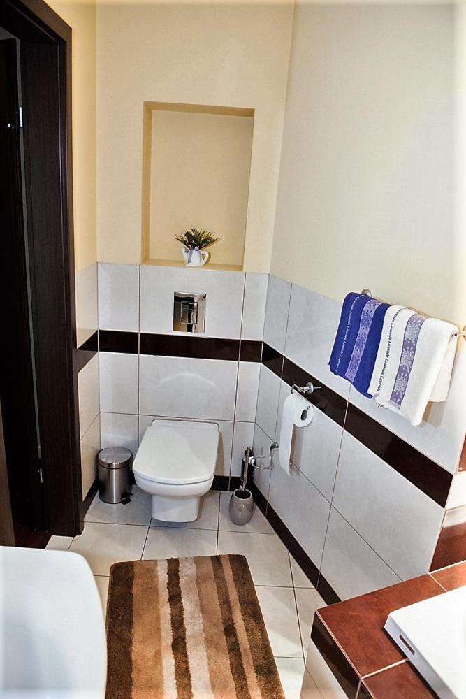 Two-Bedroom Apartment - Photo 7