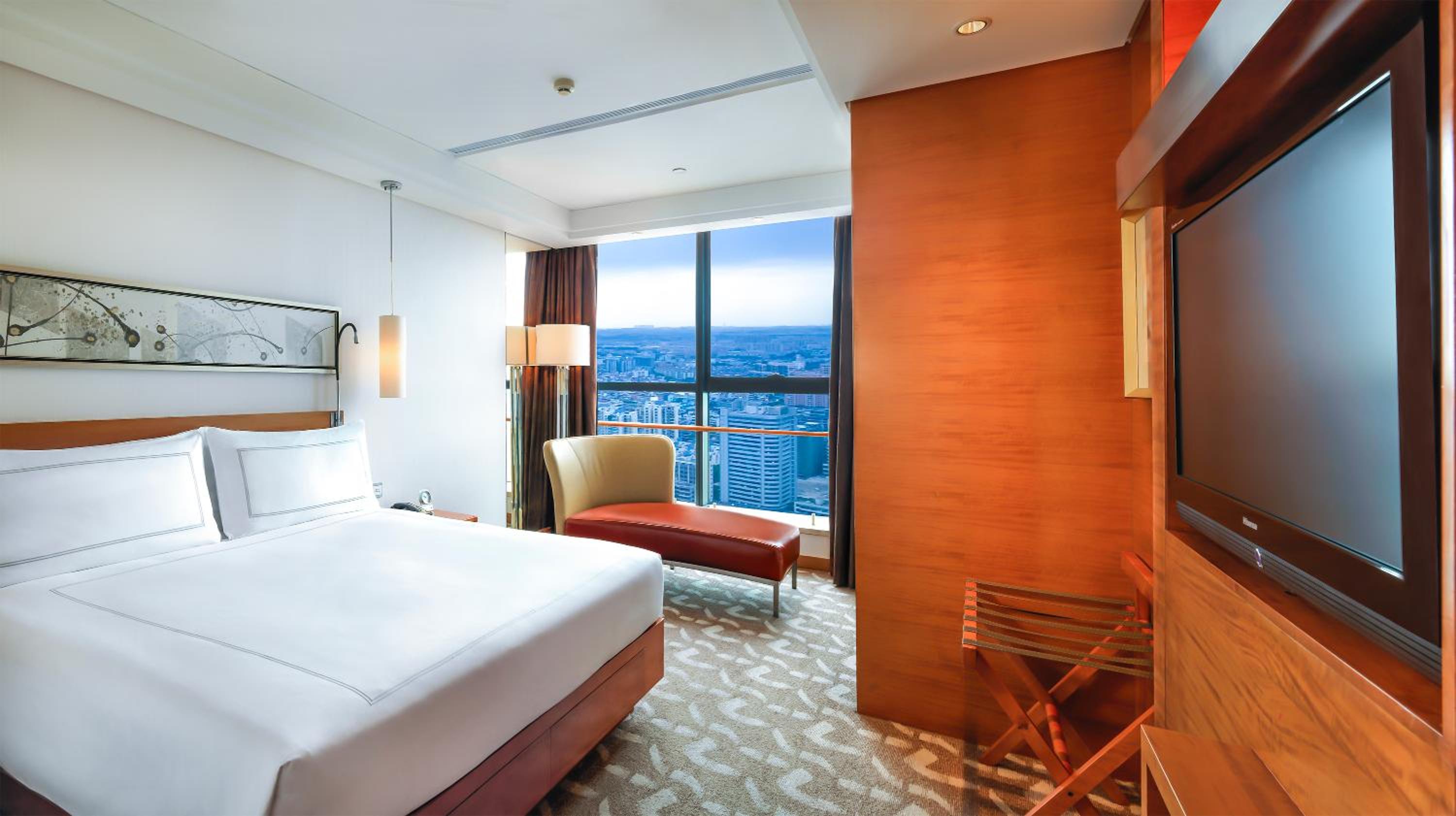 Swiss Executive King Bed Room - Photo 1