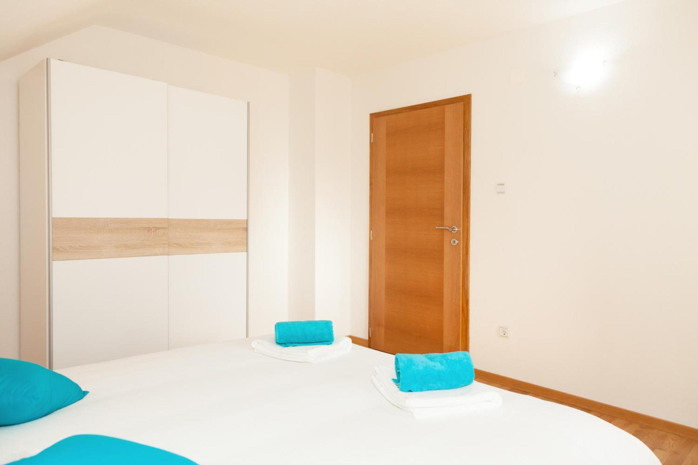 Apartment with Balcony - Photo 7