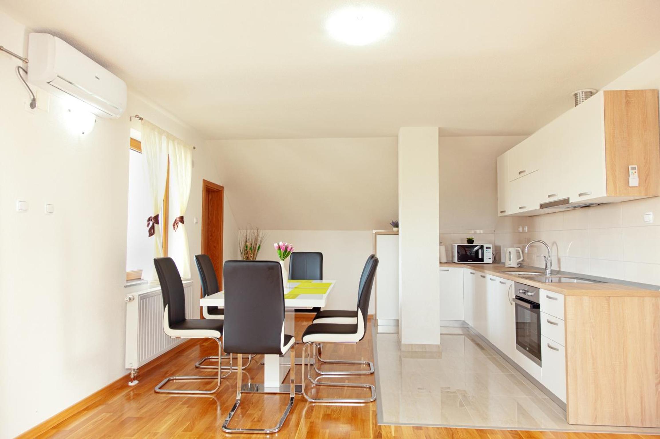 Apartment with Balcony - Photo 11