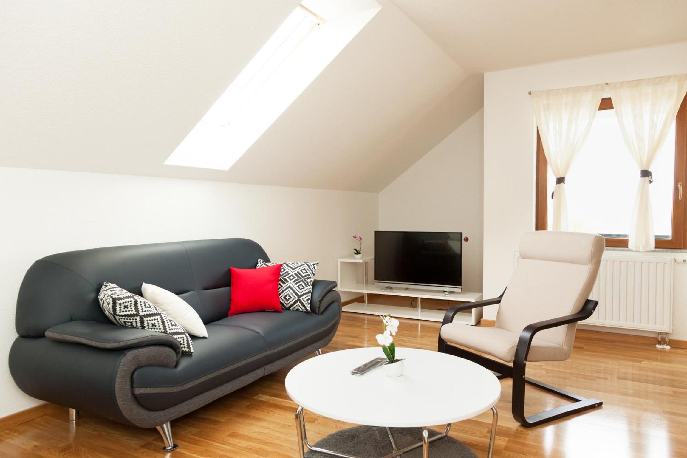 Apartment with Balcony - Photo 14