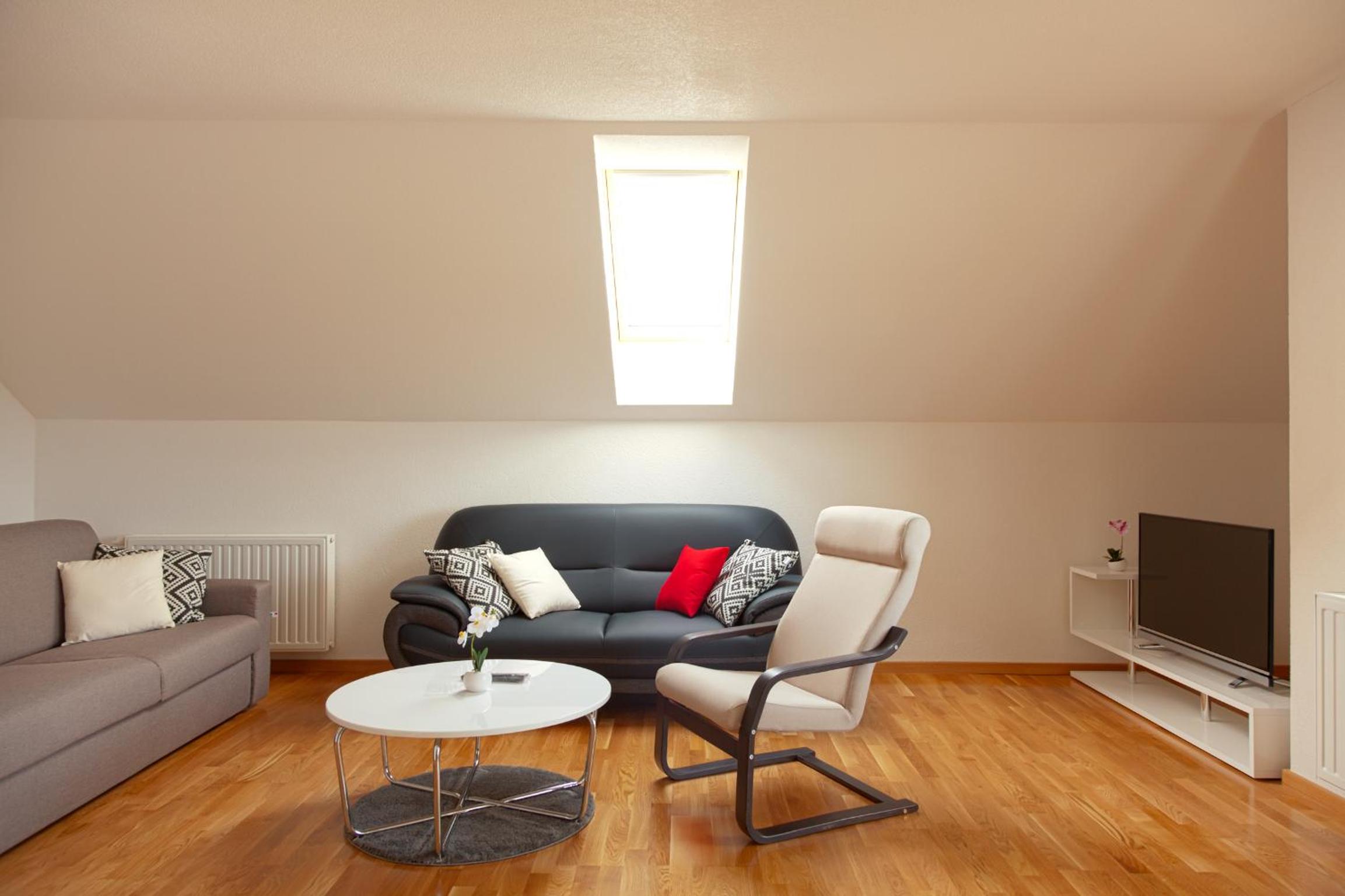 Apartment with Balcony - Photo 15