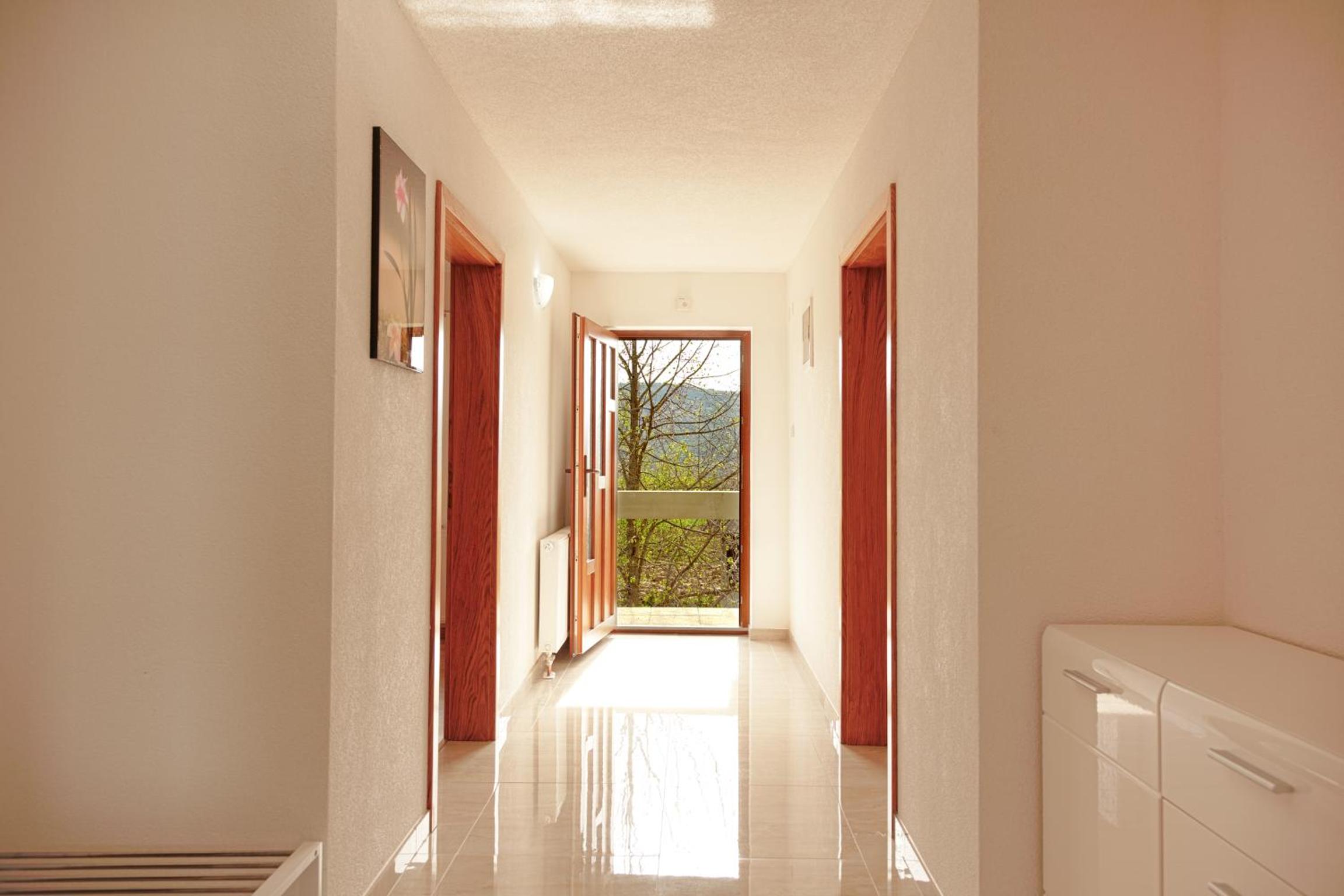Apartment with Balcony - Photo 23