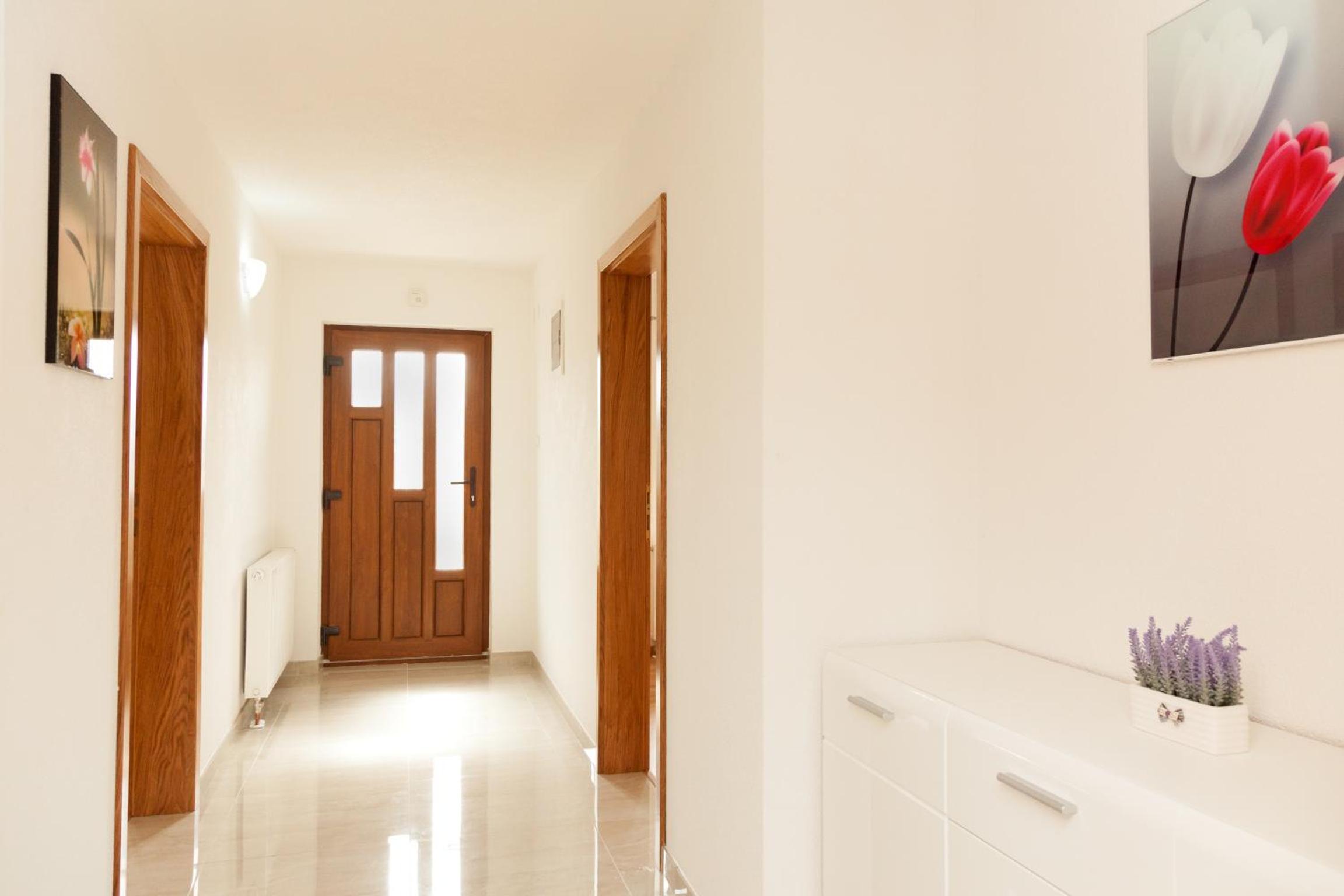 Apartment with Balcony - Photo 25