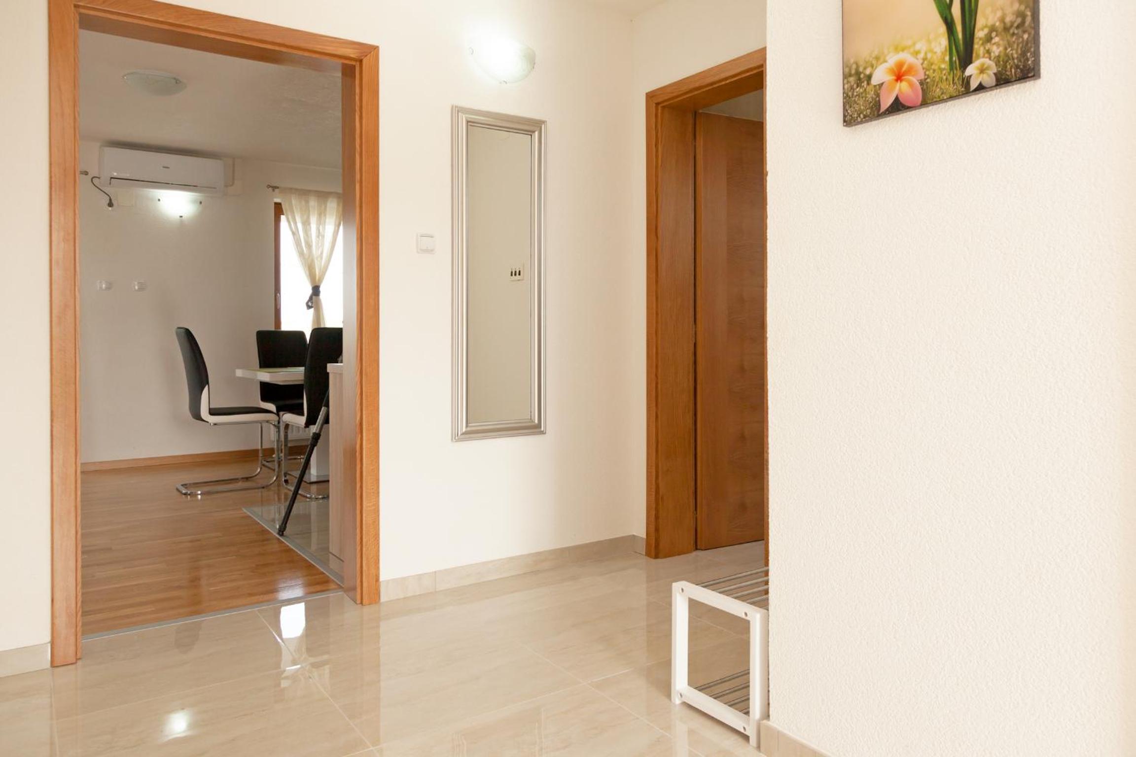 Apartment with Balcony - Photo 28