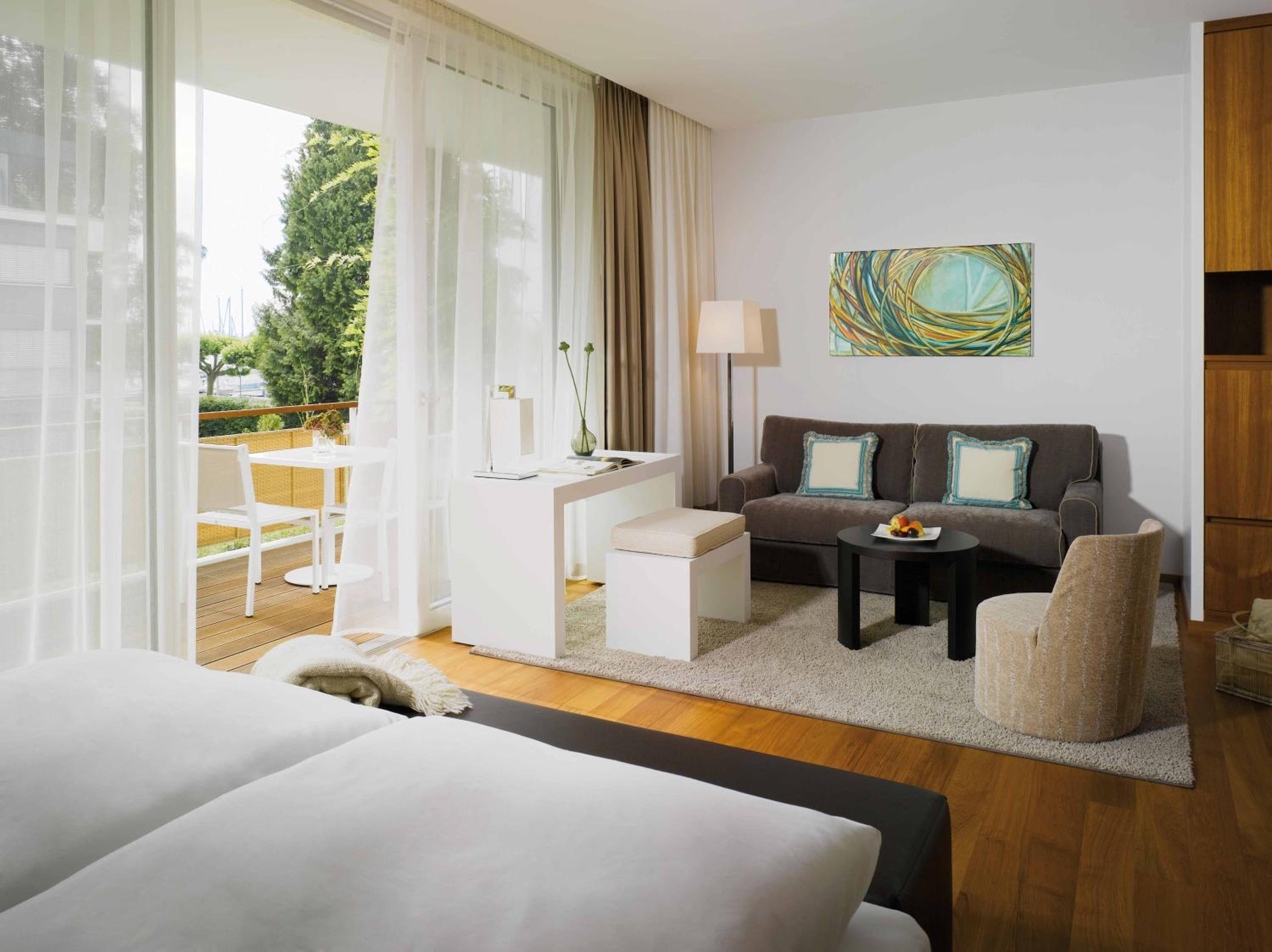 Premier Room with Lateral lake view