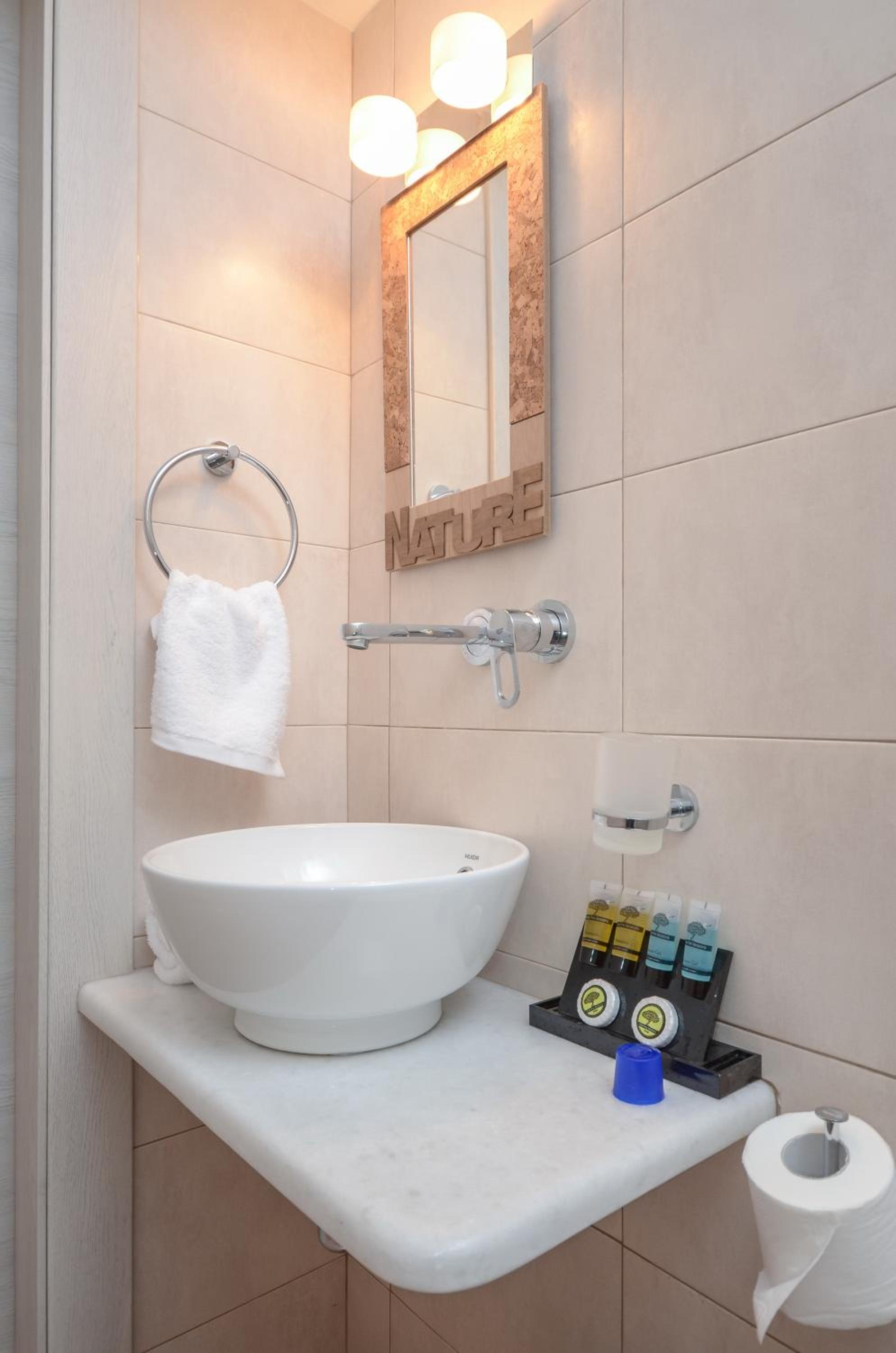 Double Room with Sea View - Photo 26