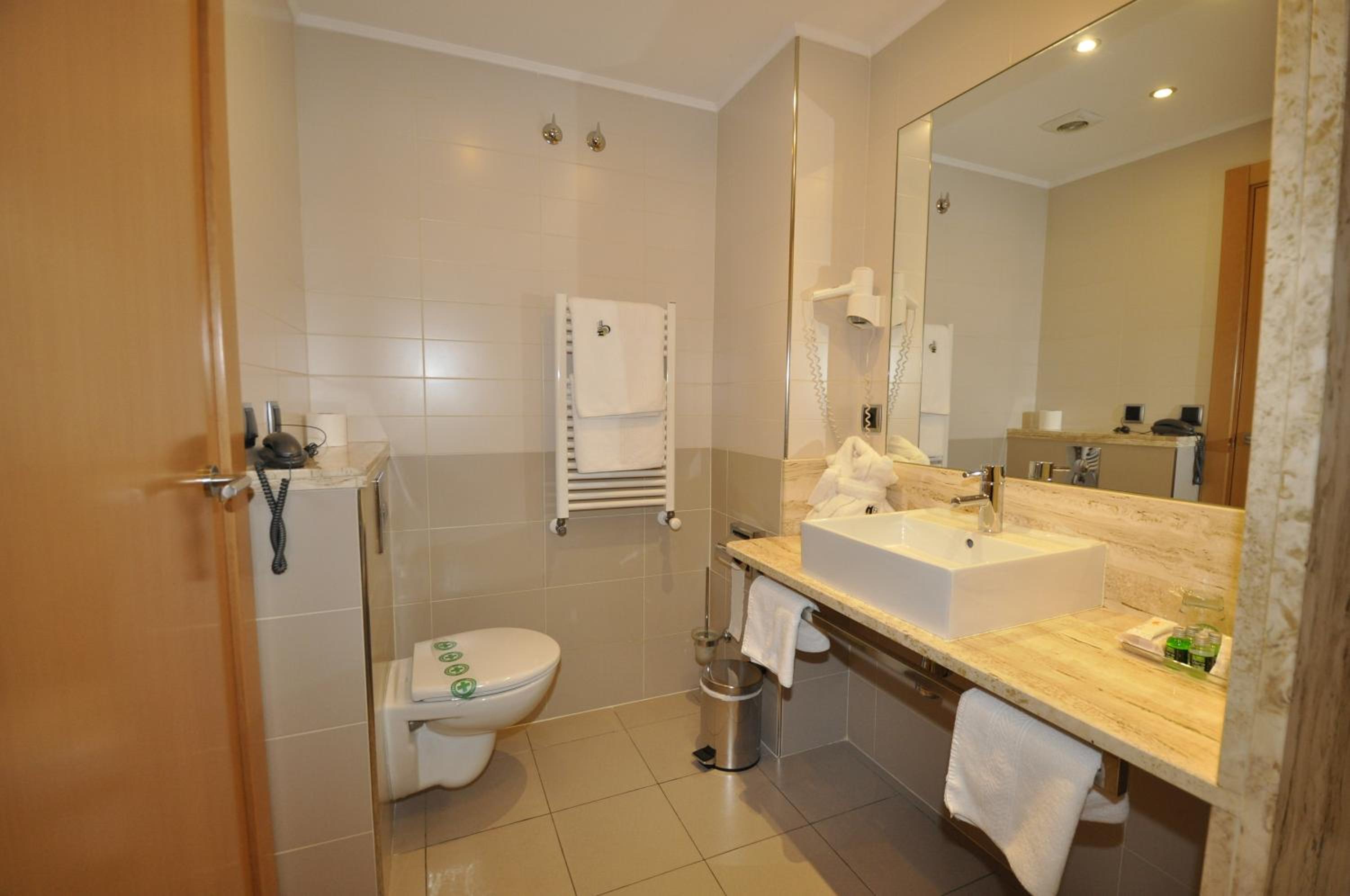 Double Room - Photo 5