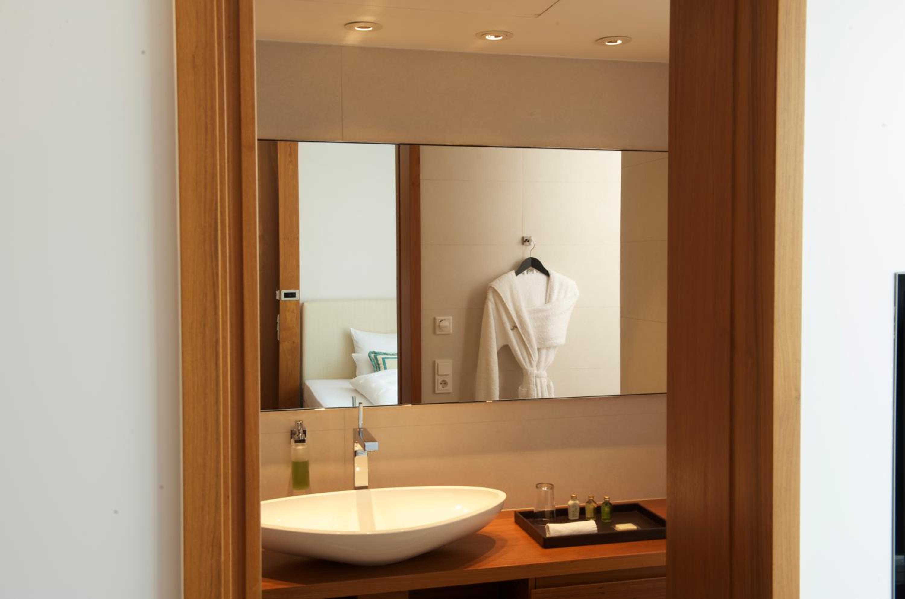 Superior Room with Partial lake view
