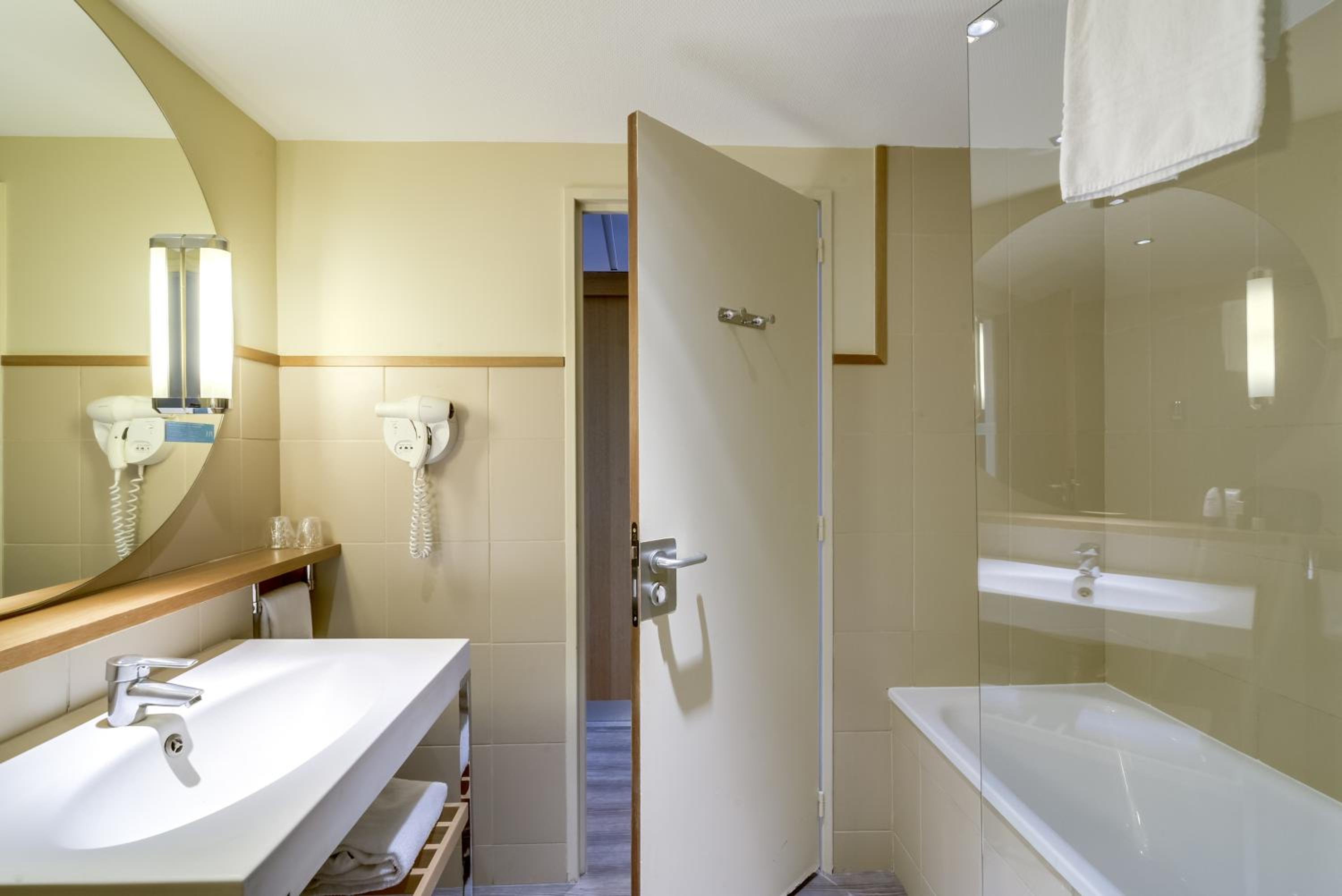 Classic Twin Room - Photo 4